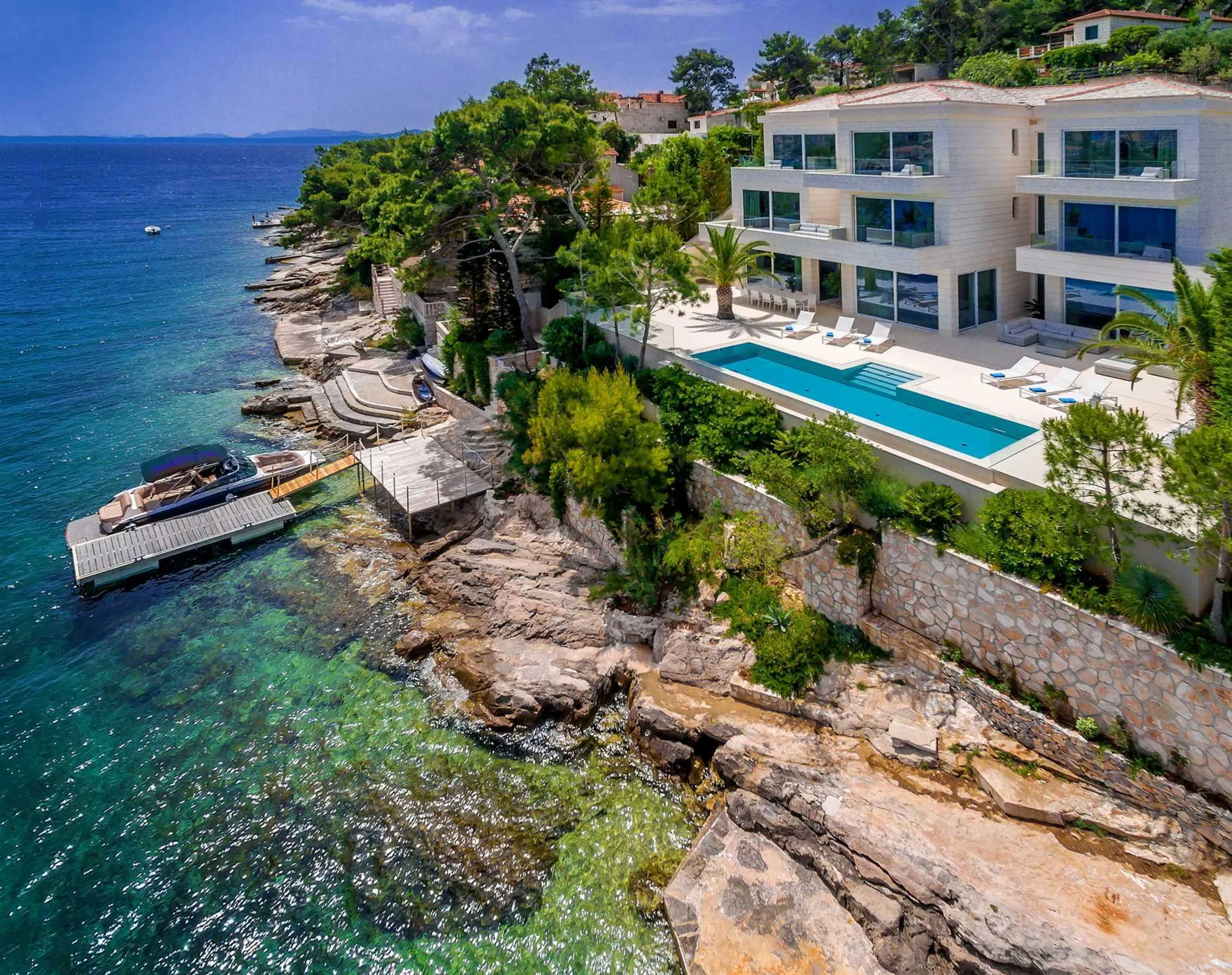 Decorated 6Bedroom Villa with Private Infinity Pool and Sea Views — photograph 2