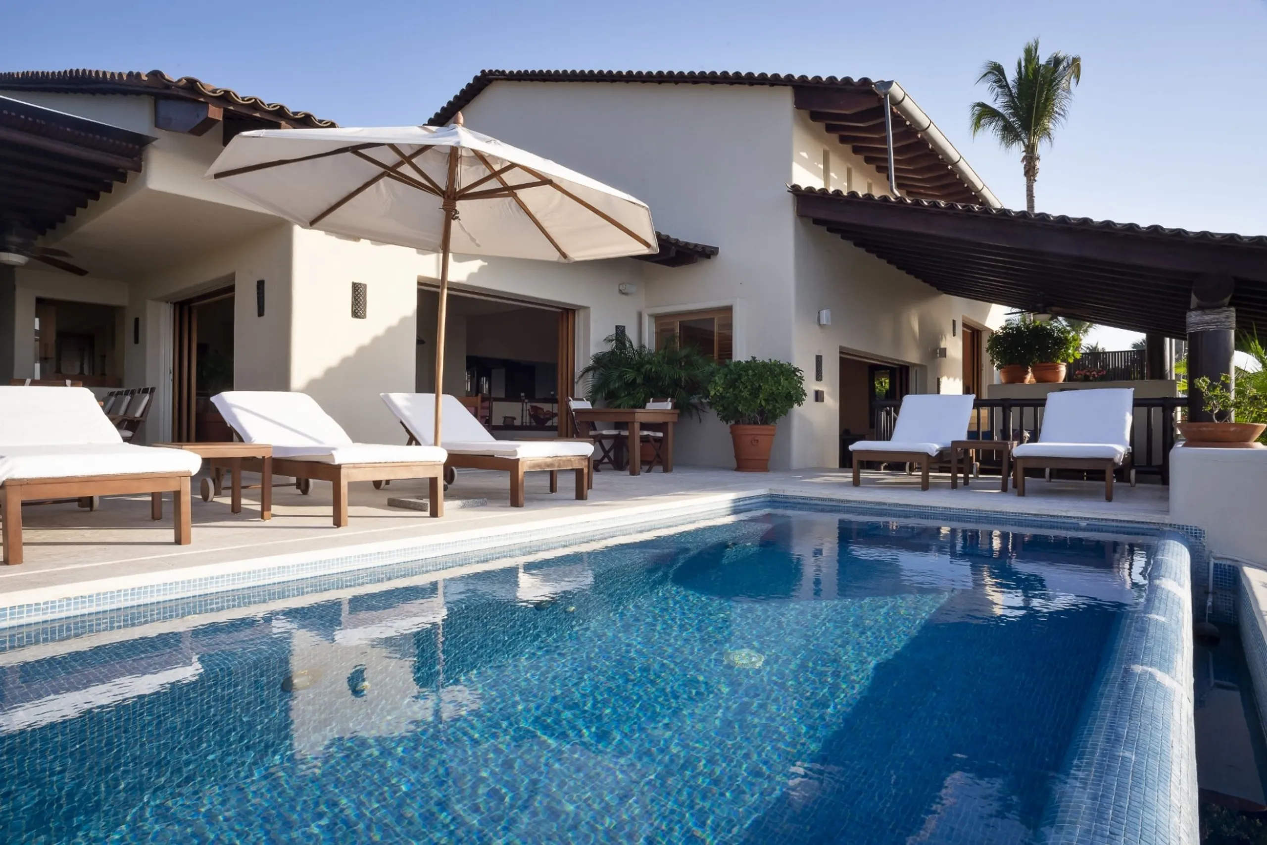 Prestigious Four Seasons Punta Mita Villa with Private Pool & Resort Access — photograph 2