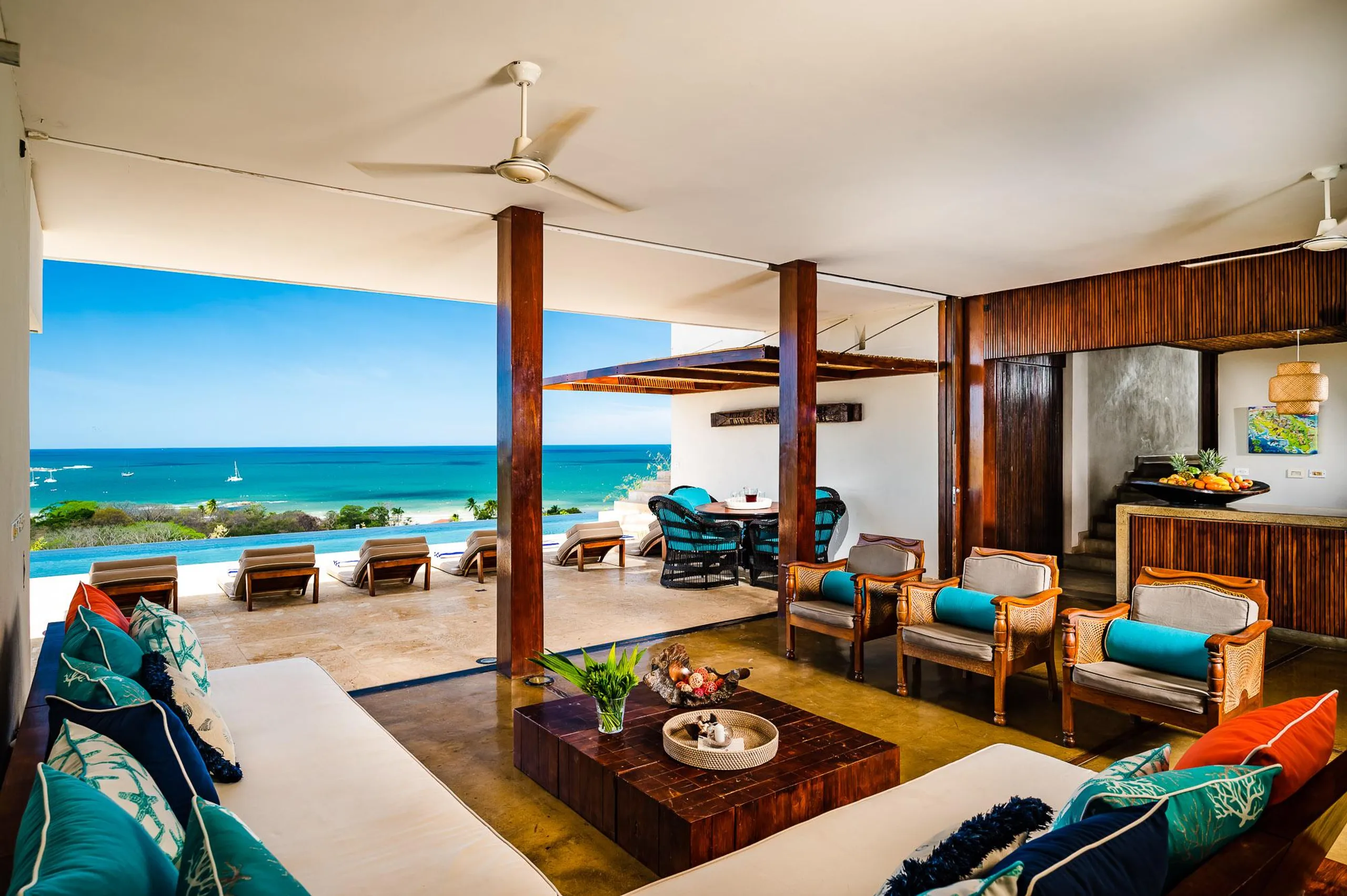 Incredible Oceanview Villa in Tamarindo with Infinity Pool and Jacuzzi — photograph 8