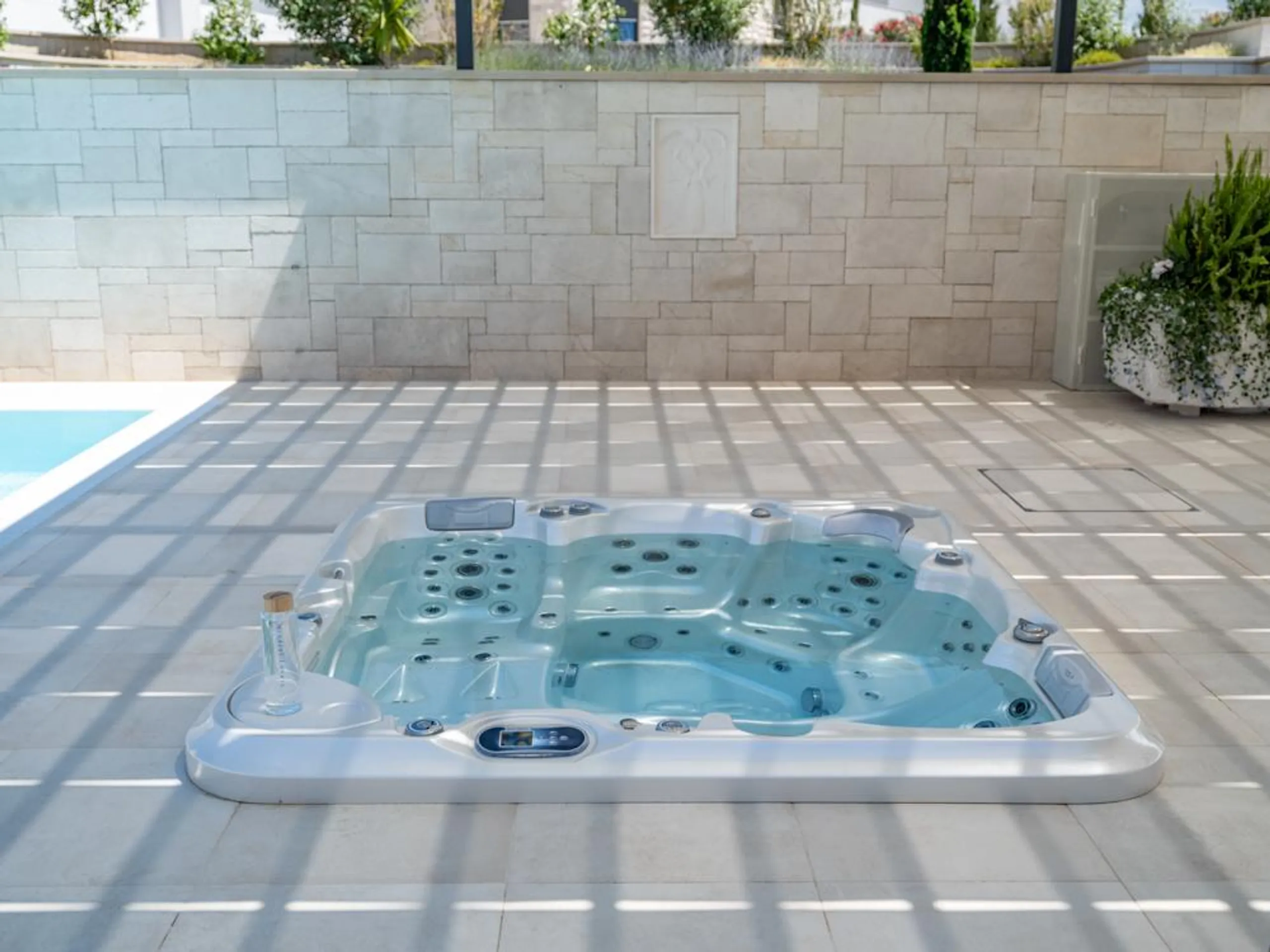 Croatian Paradise Villa with Ocean Views, Infinity Pool, and Historic Charm on Brac Island — photograph 9