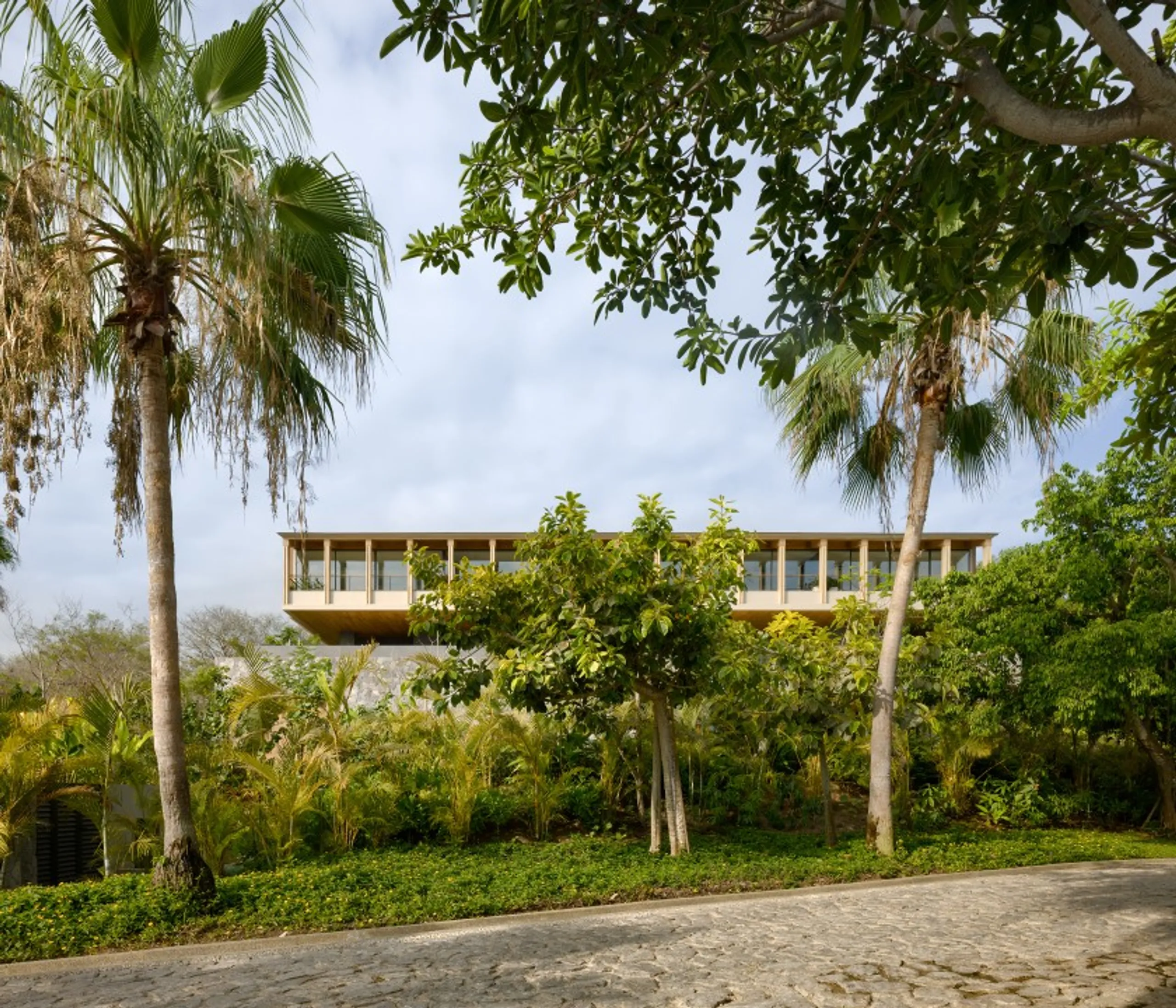 Kupuri Ocean-View Villa with Infinity Pool and Ocean Views — photograph 2
