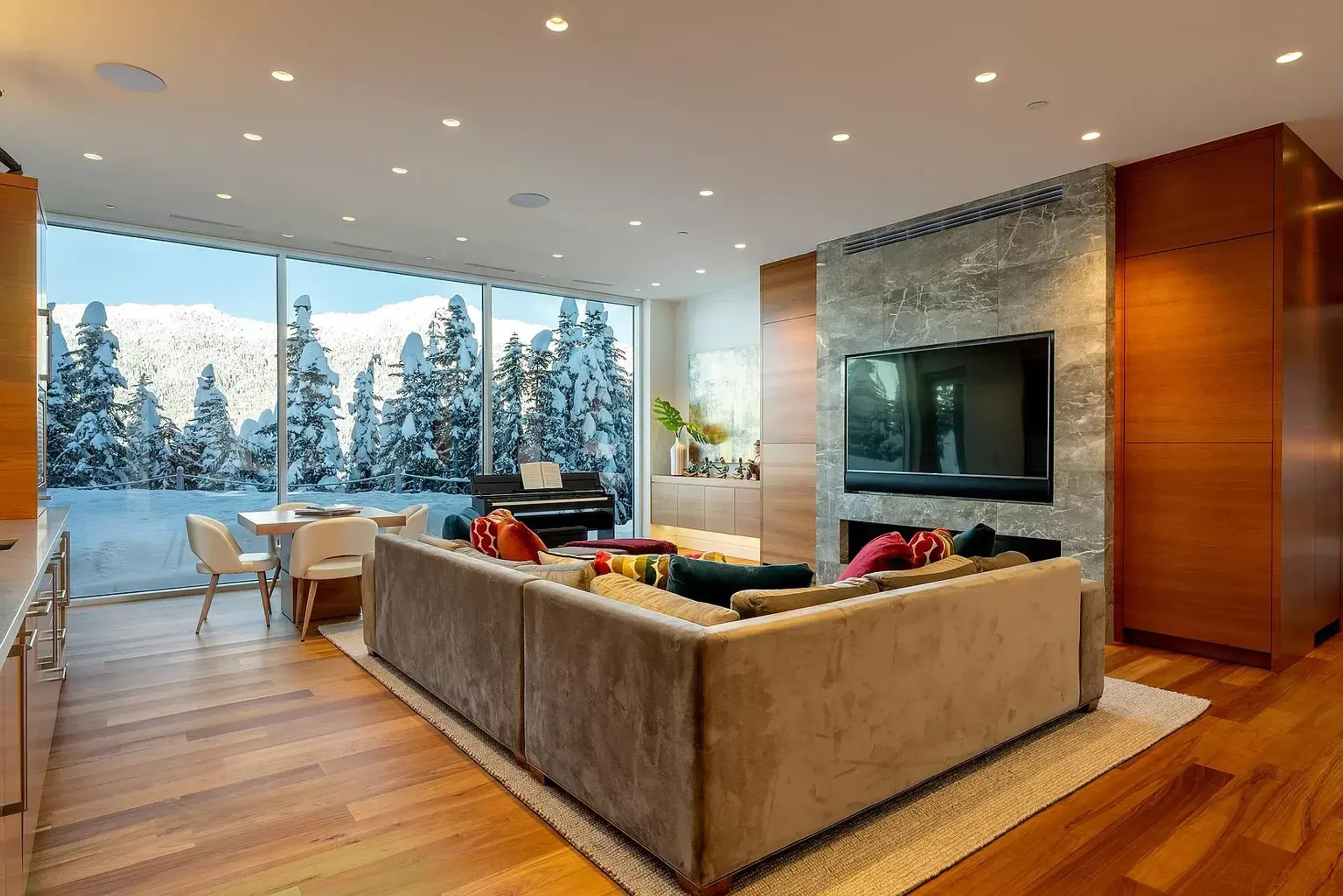 6-Bedroom Alpine Retreat with Panoramic Views, Chef's Kitchen, and Spa Haven VILLAWAY® — photograph 12