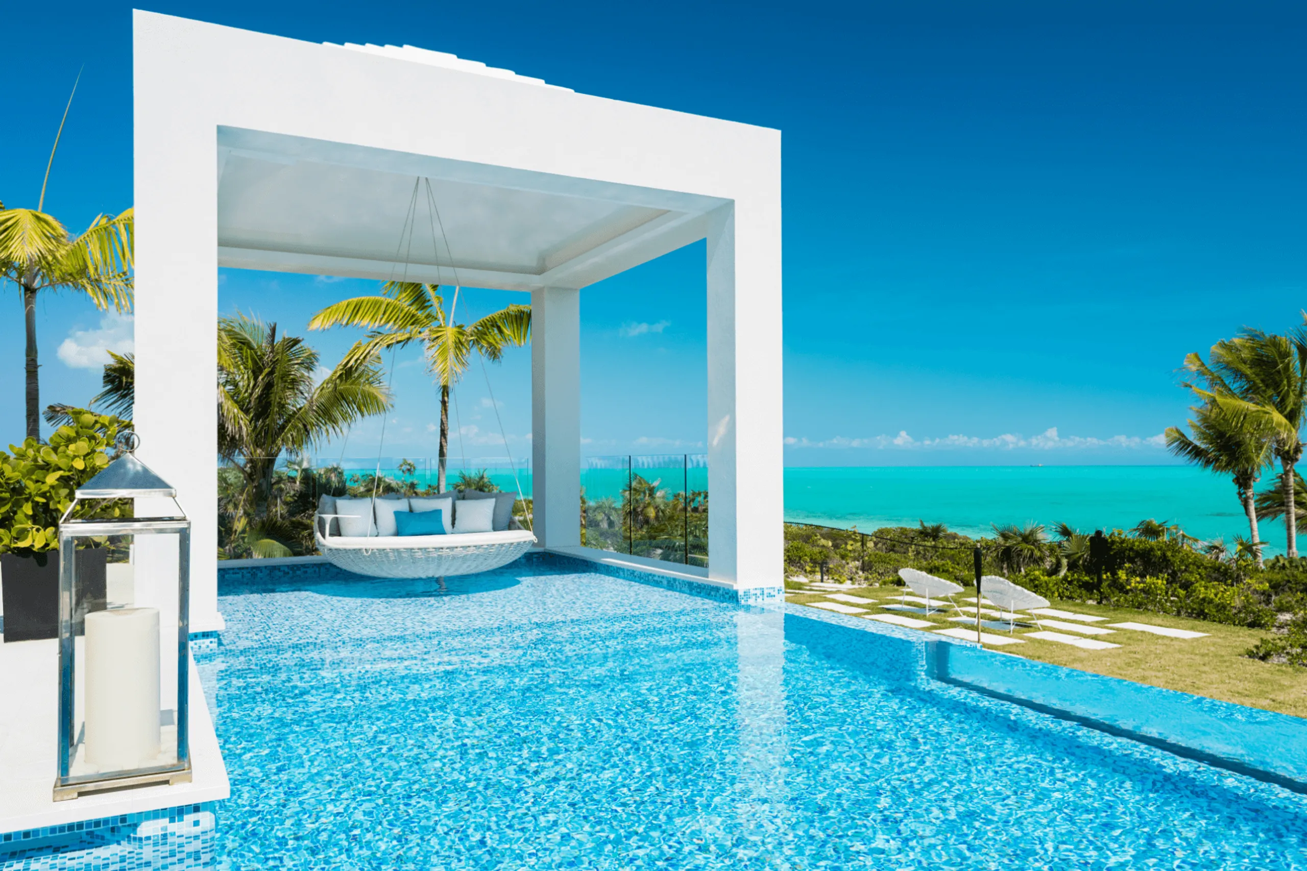 Long Bay Beach Grand Luxe Estate with Infinity Pool and Stunning Ocean Views — photograph 5