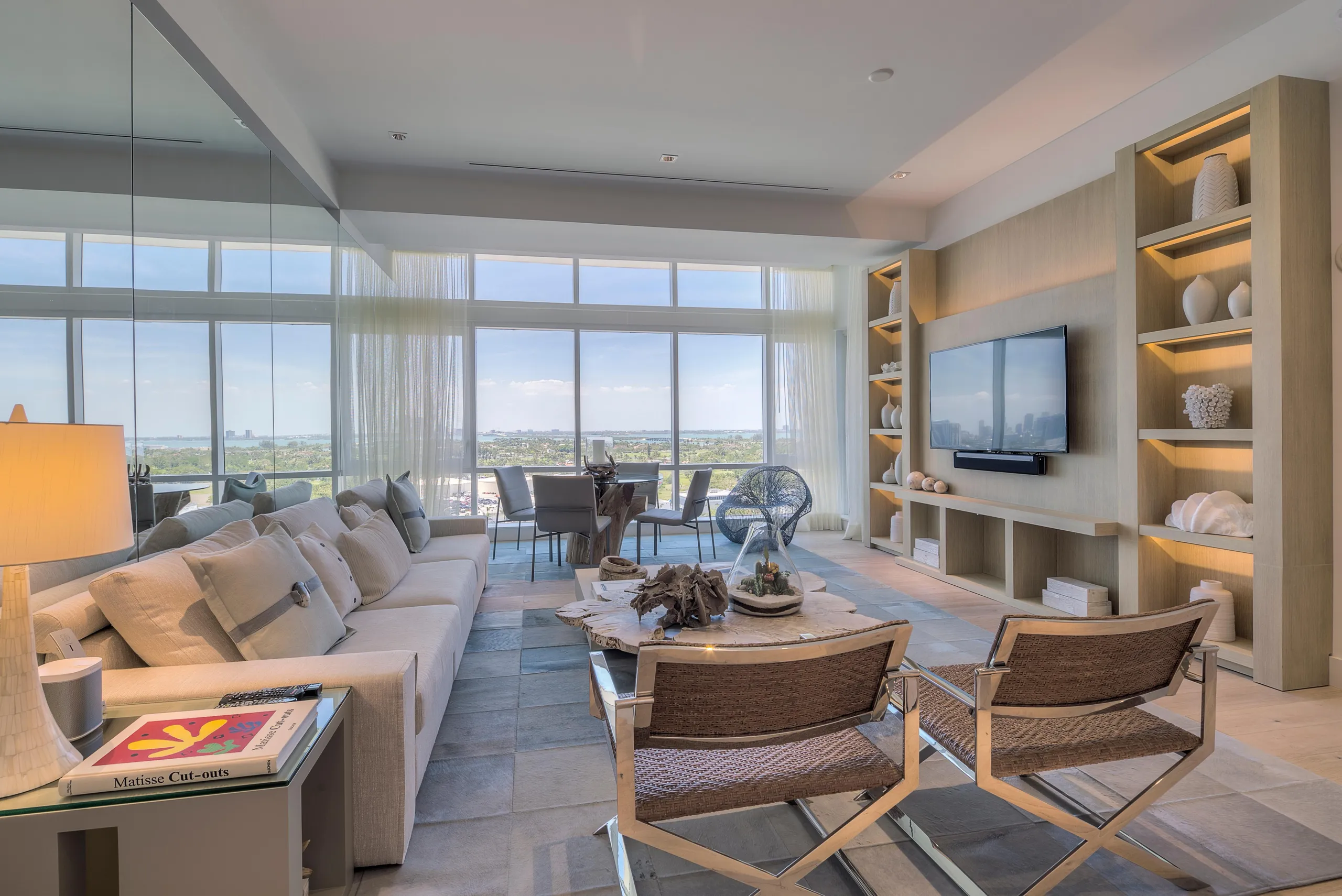 Miami Elegance Heights Penthouse with City Views — photograph 7