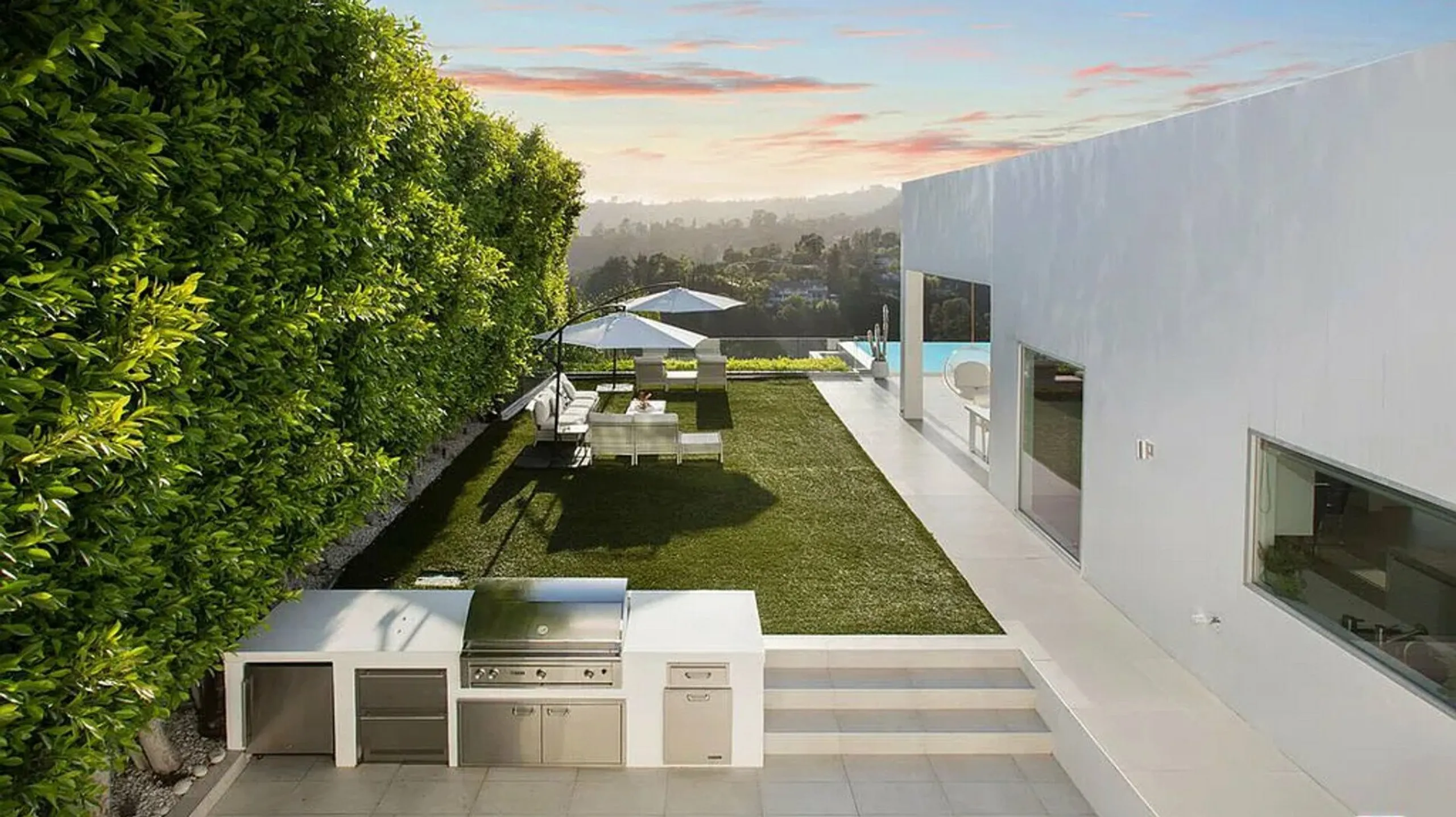Stunning Beverly Hills Villa with Infinity Pool — photograph 12
