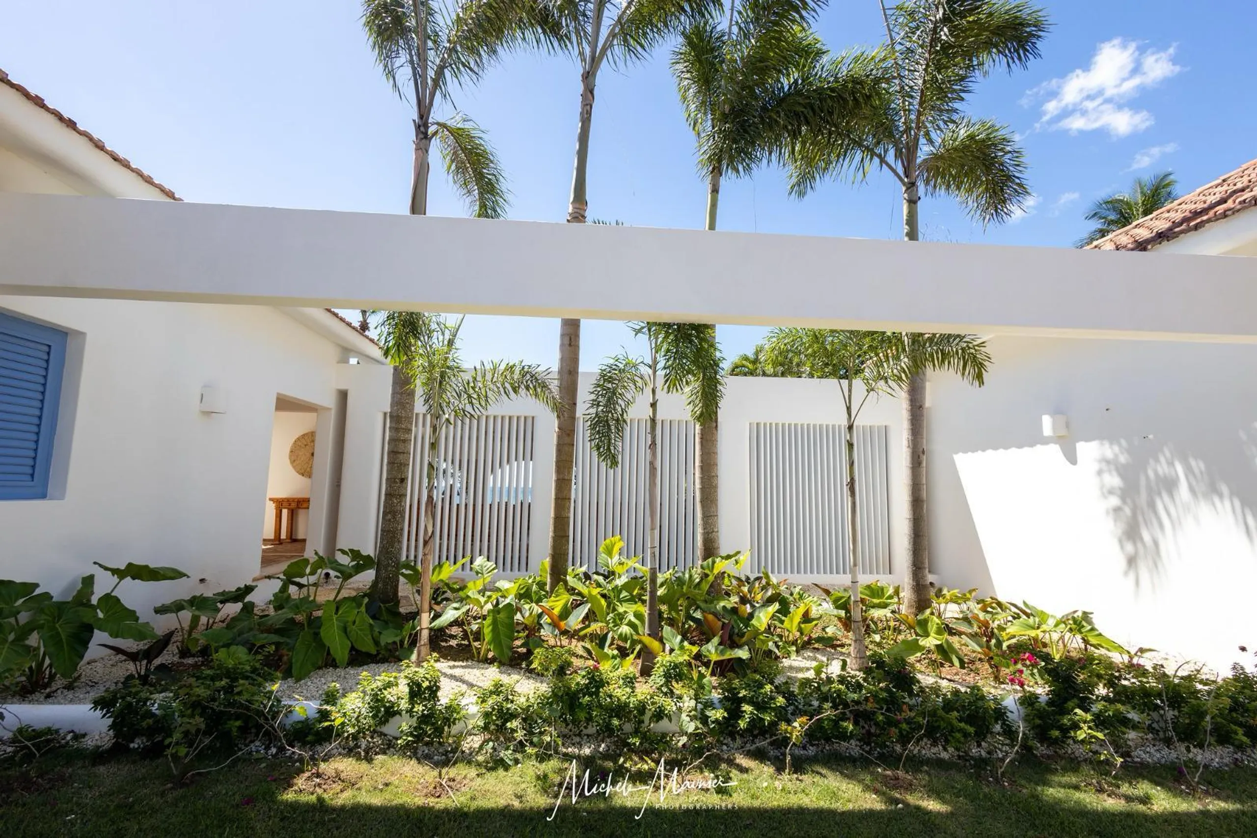Scenic Seaview Villa with Beach Access — photograph 11