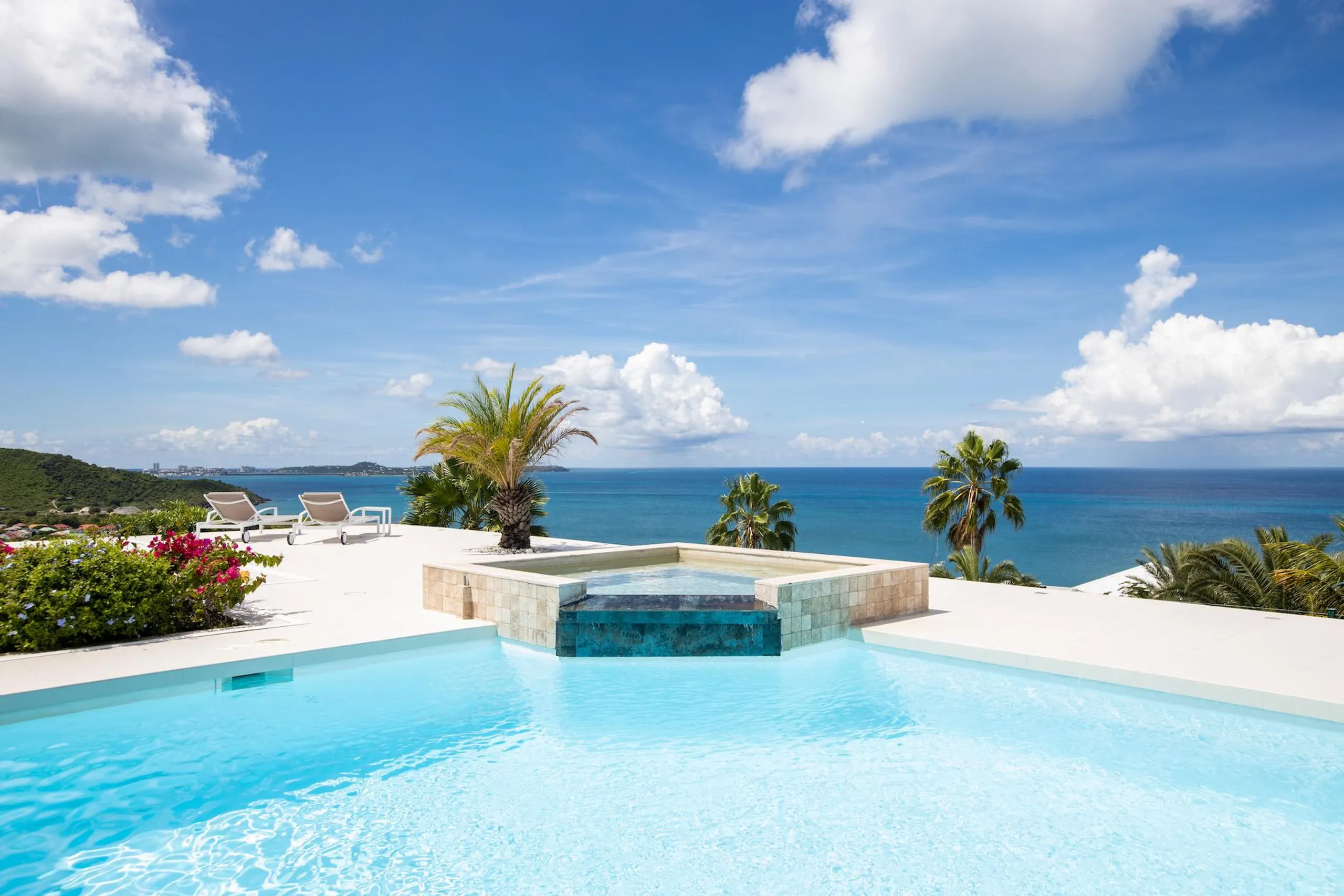 Oceanview Seascape Villa with Private Pools and Tropical Bloom Scenery — photograph 6