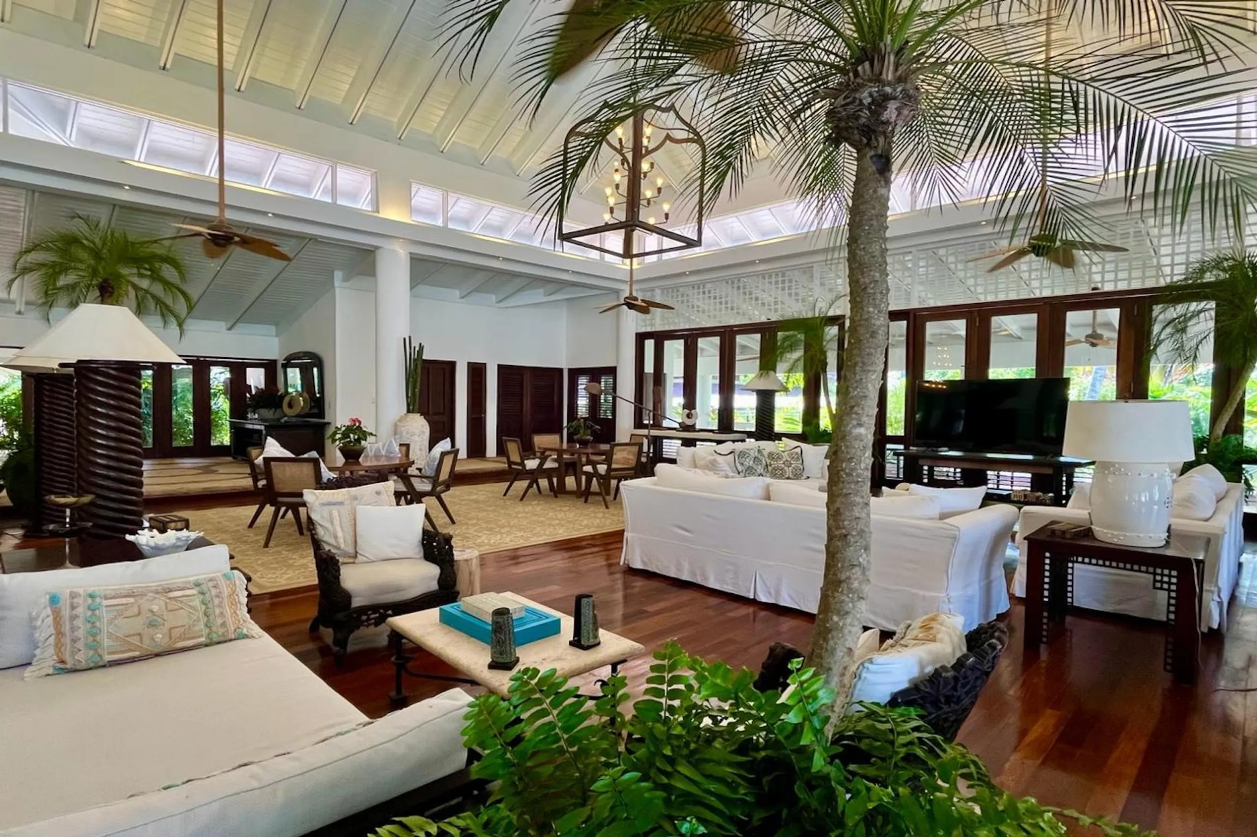 Caribbean Oceanfront Villa with Pool and Stunning Views — photograph 11