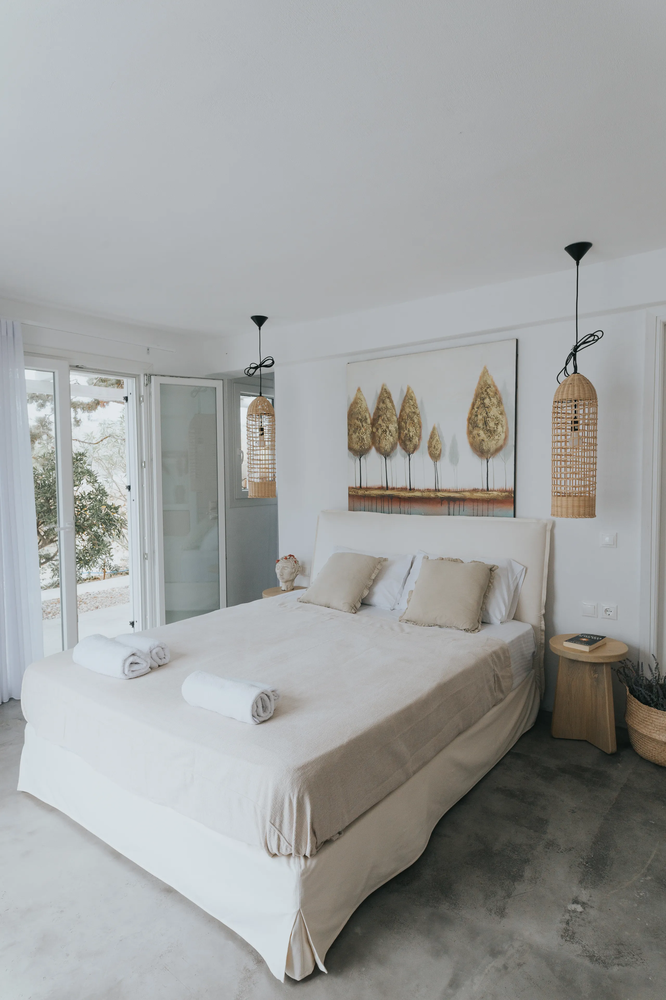 Sumptuous Sanctuary with Infinity Pool, Garden and Panoramic Vistas — photograph 10