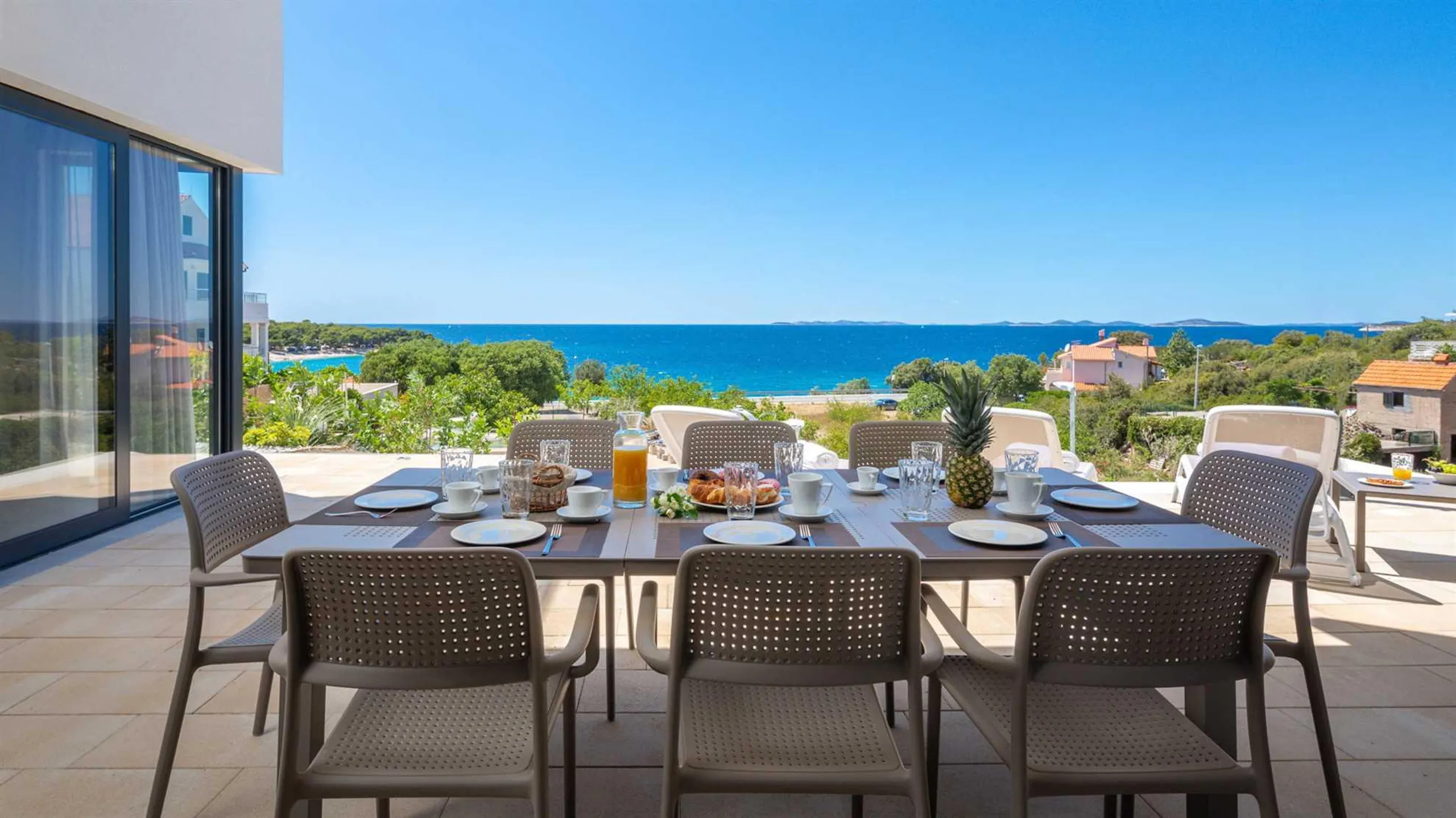 Stylish Villa in Primosten with Private Infinity Pool and Sea Views — photograph 4