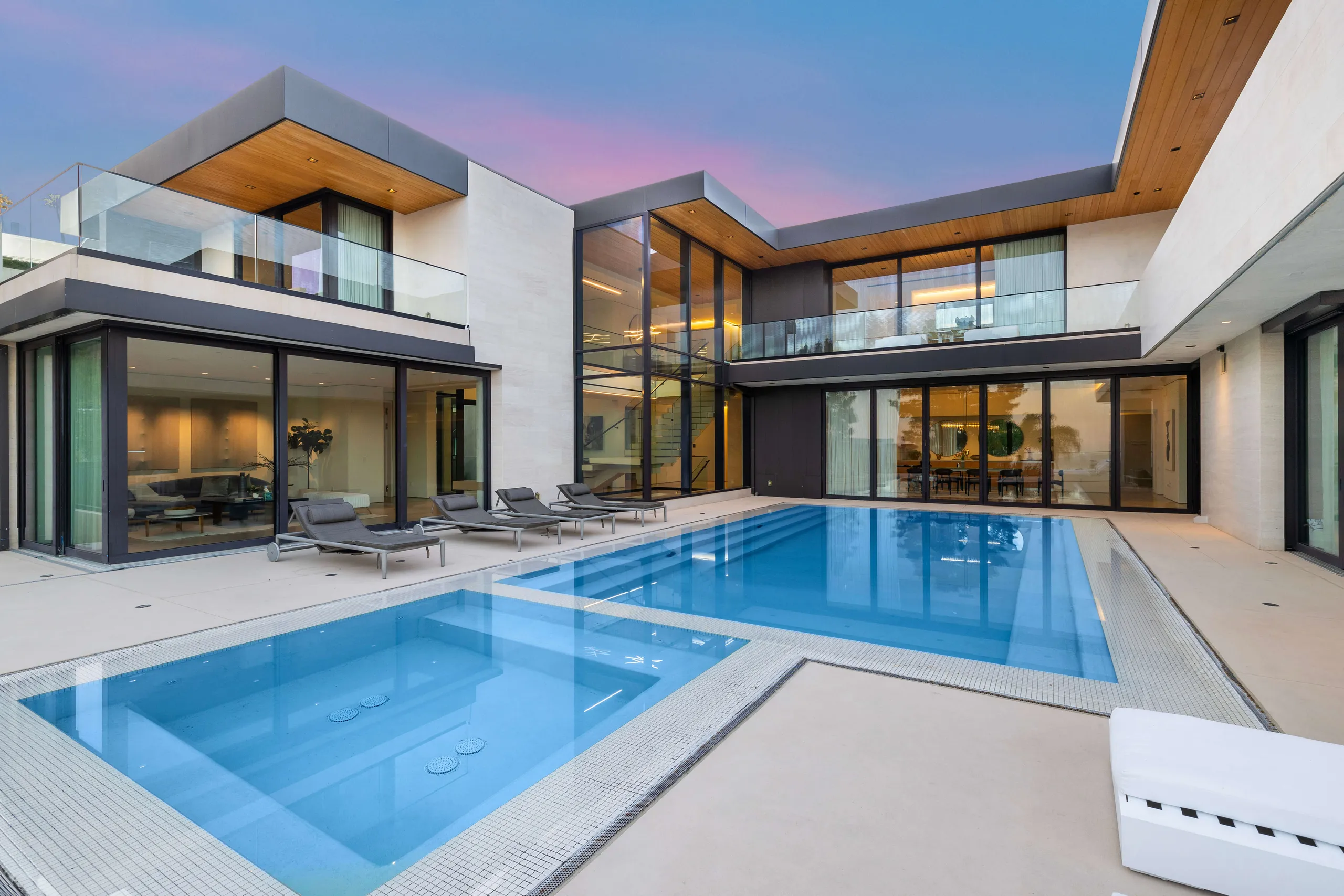 Modern Luxe Beverly Hills Estate with Infinity Pool and Panoramic Views — photograph 2