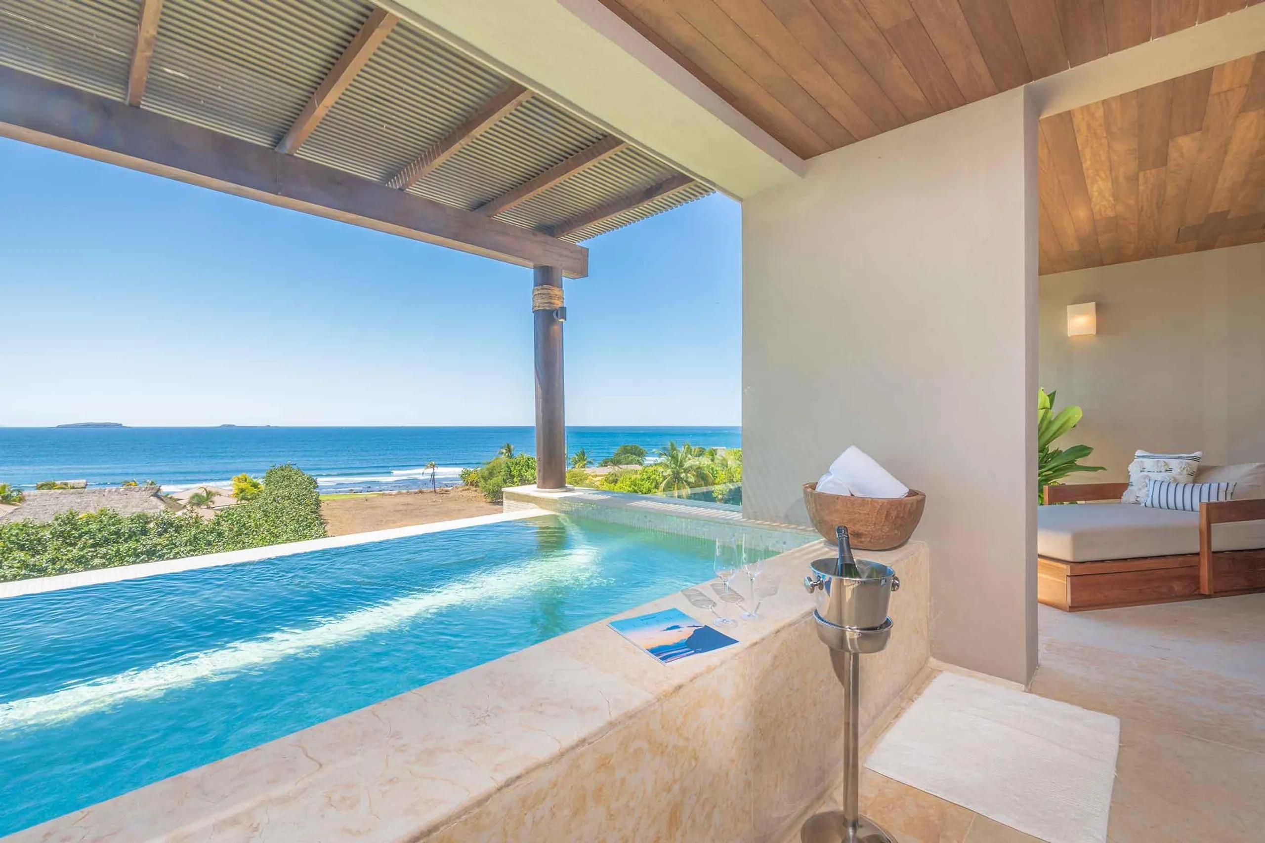 Luxury Villa with Panoramic Ocean and Island Views — photograph 4