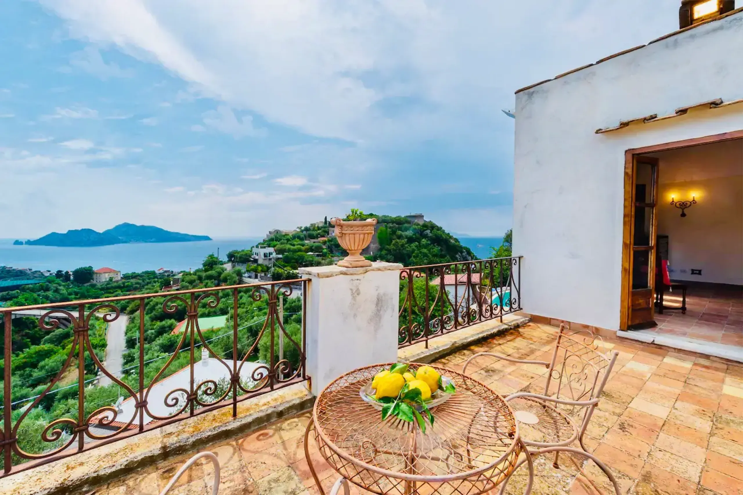 Majestic Historical Villa with Private Pool and Coastline Views — photograph 4