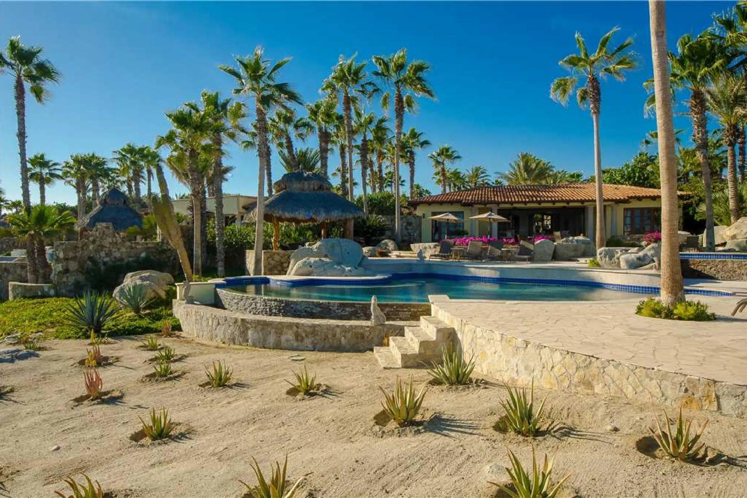 Lavish Waterfront Luxury Retreat in Punta Ballena with Private Pool and Walk to Beach — photograph 12