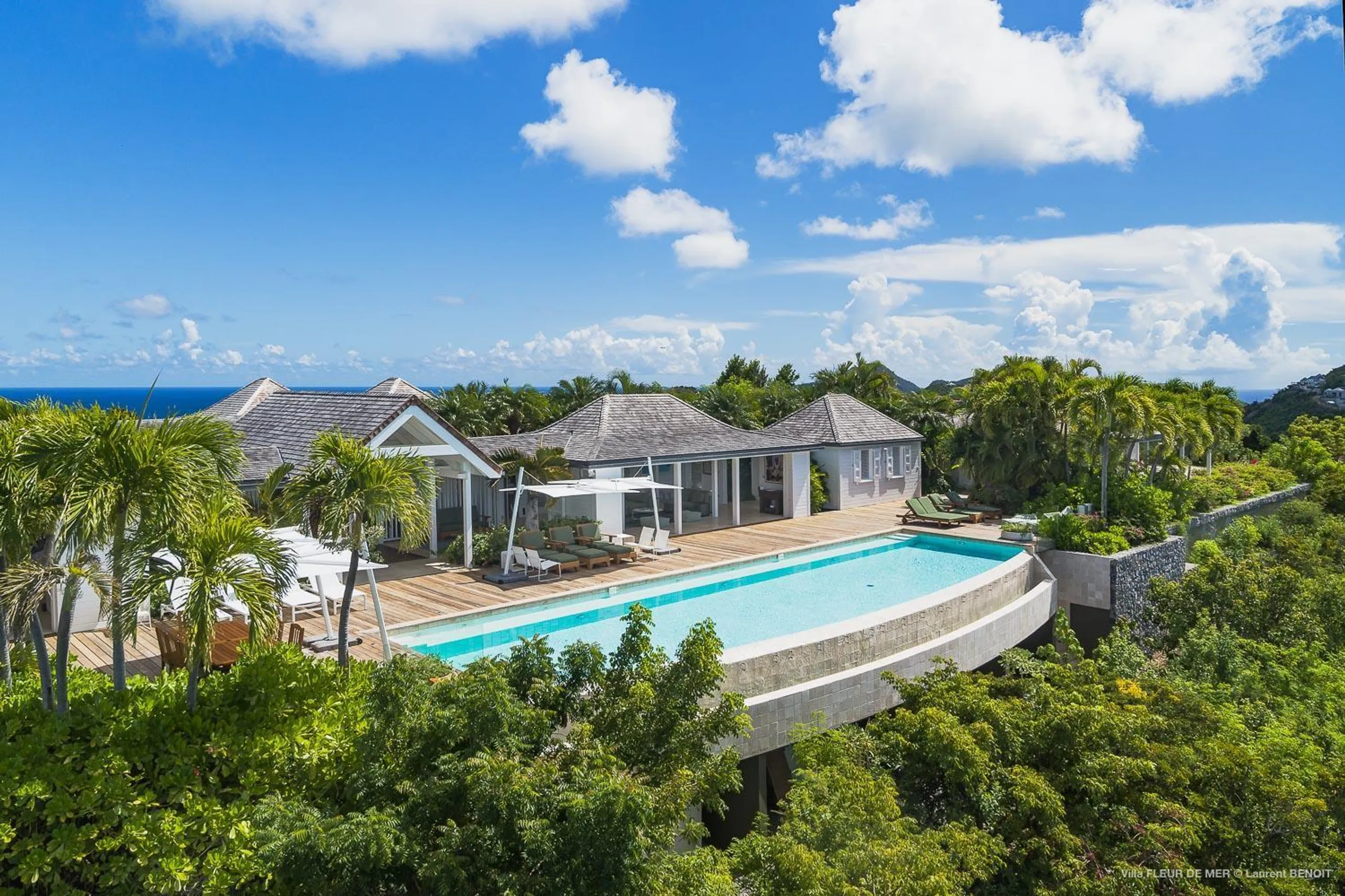 Stunning Oceanside Estate with Infinity Pool and Incredible Views, Colombier