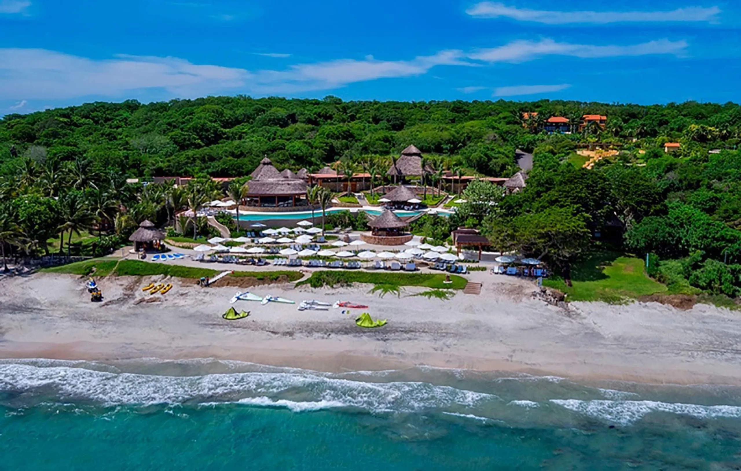 Kupuri Beach Front Grand Estate with Multiple Infinity Pools and Panoramic Ocean Views, Kupuri