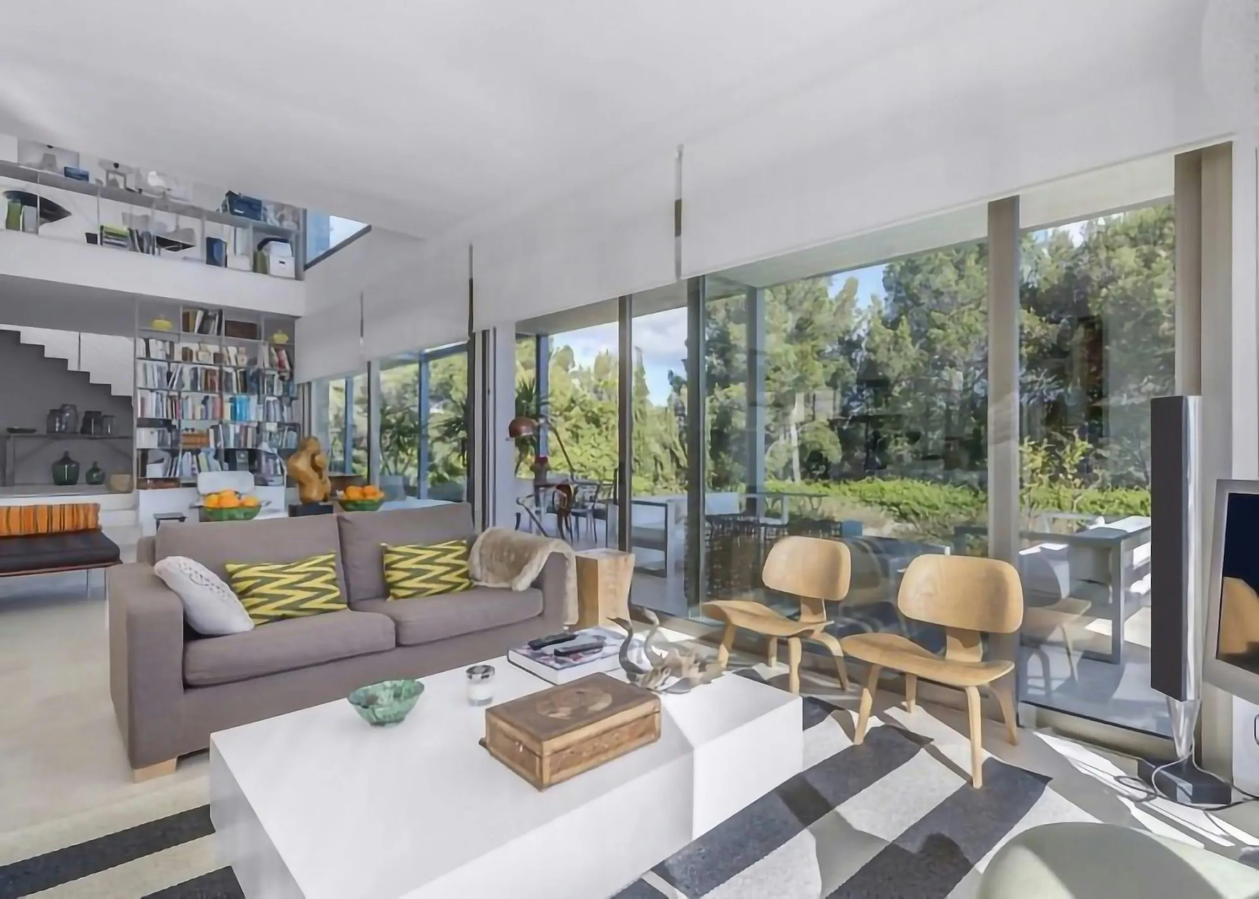 Superb Refinement in this Spanish Villa with Infinity Pool — photograph 7
