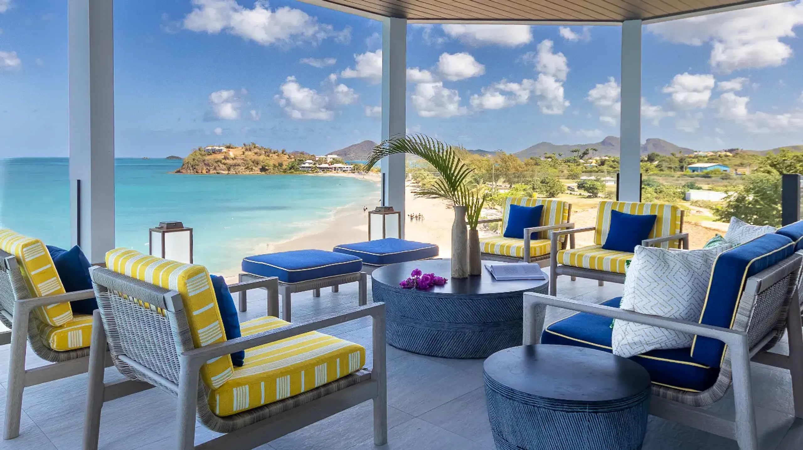 Beachfront Inspiring 4-Bedroom Villa with Infinity Pool & Private Access to Ffryes Beach — photograph 6