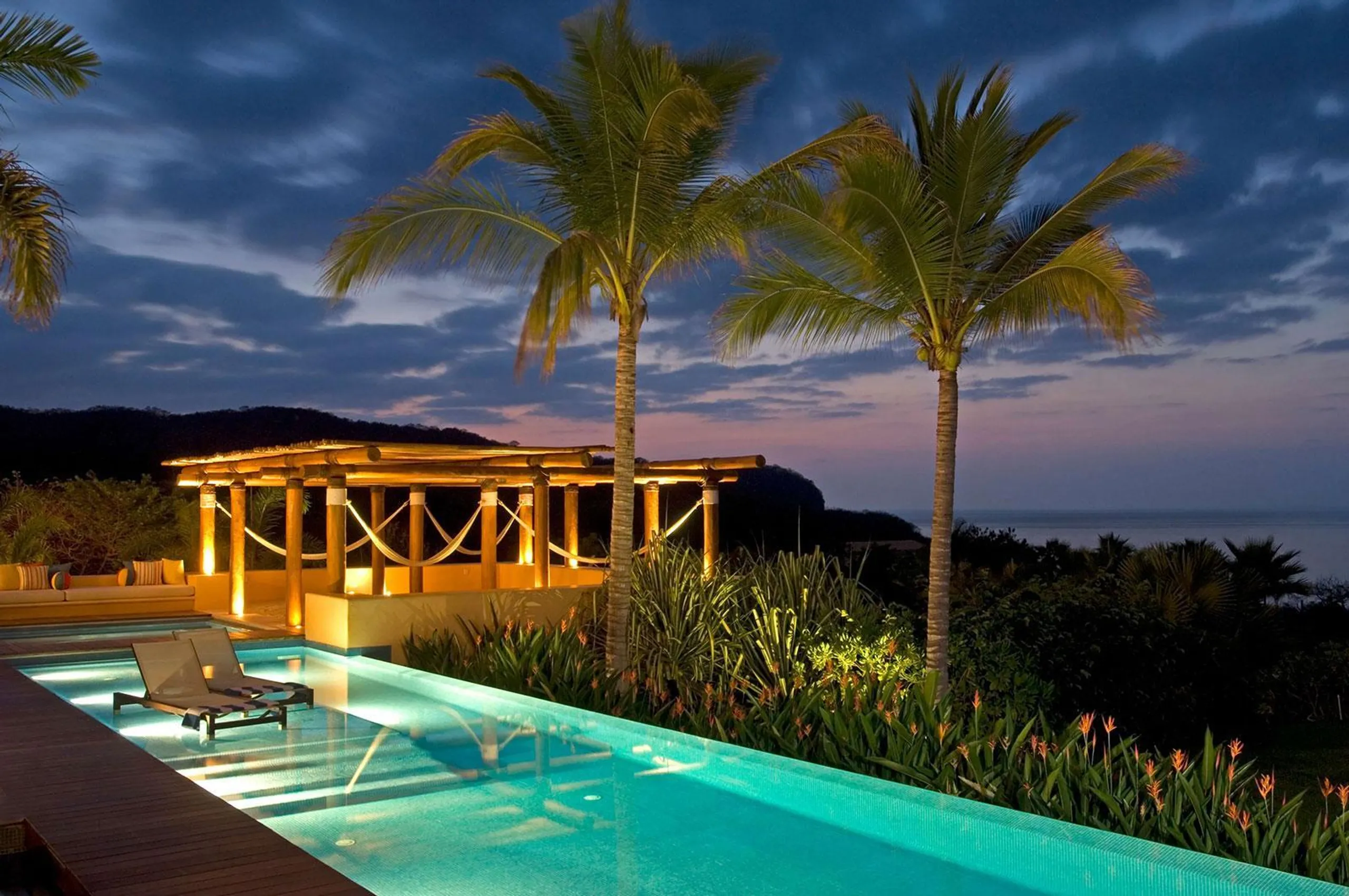 Kupuri Beach Front Grand Estate with Multiple Infinity Pools and Panoramic Ocean Views — photograph 9