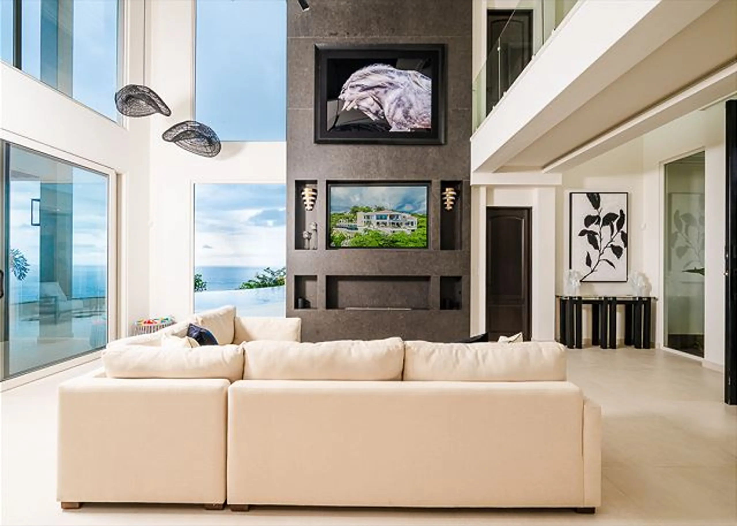 Stunning Luxury Resort-Style Villa with Private Pool, Firepit Area and Ocean Views — photograph 12