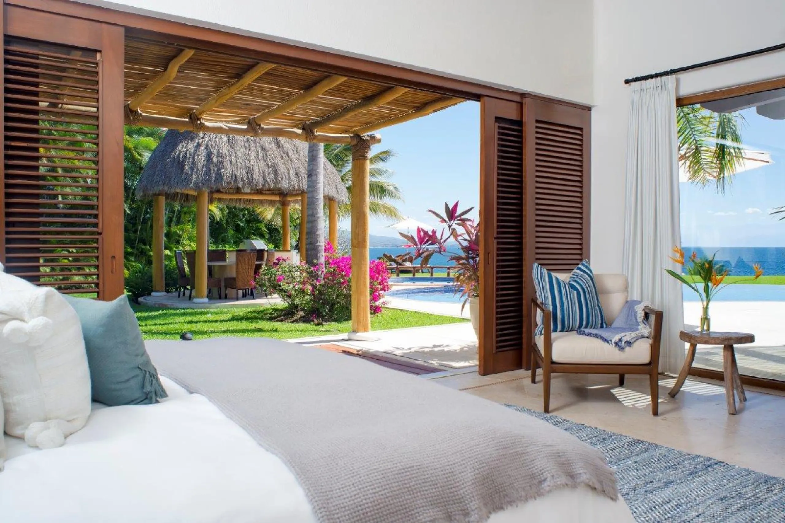 Magnificent Fully Staffed Luxury Beachfront Punta Mita Estate with Infinity Pool and Ocean Views — photograph 12