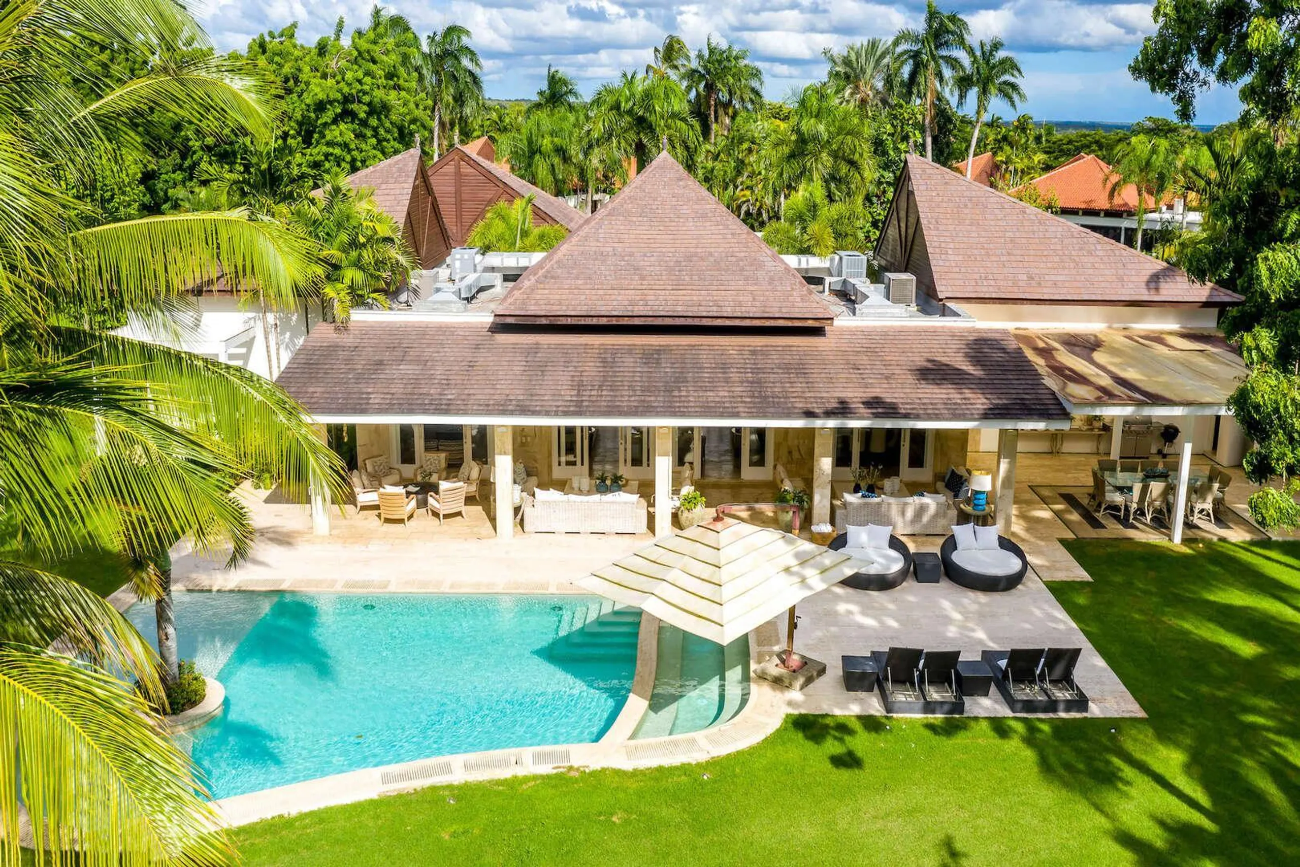 Casa de Campo's Luxurious Getaway Villa with Country Club Golf Course Access — photograph 2