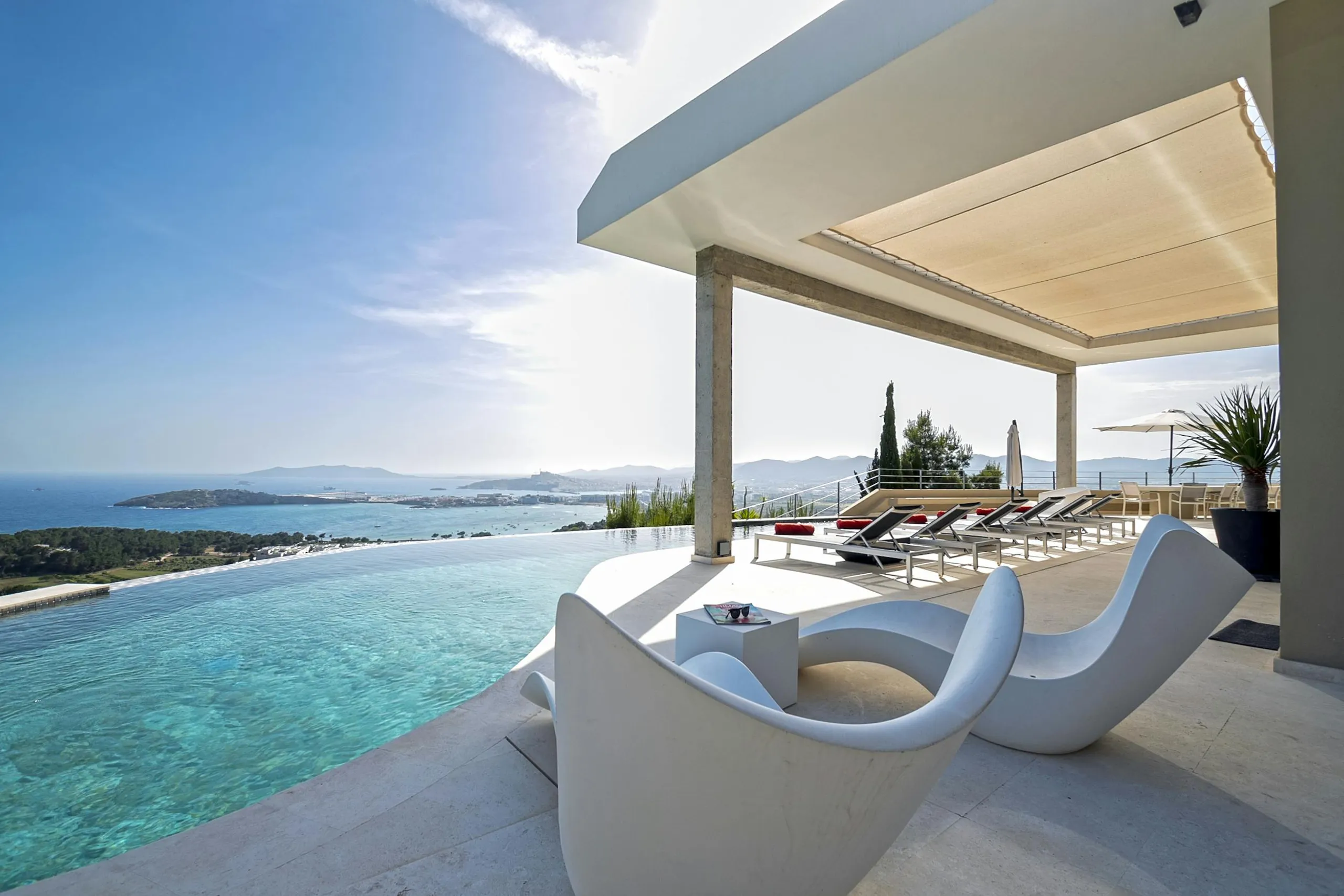 Stylish Seaview Villa in Ibiza with Infinity Pool and Sun Deck — photograph 3