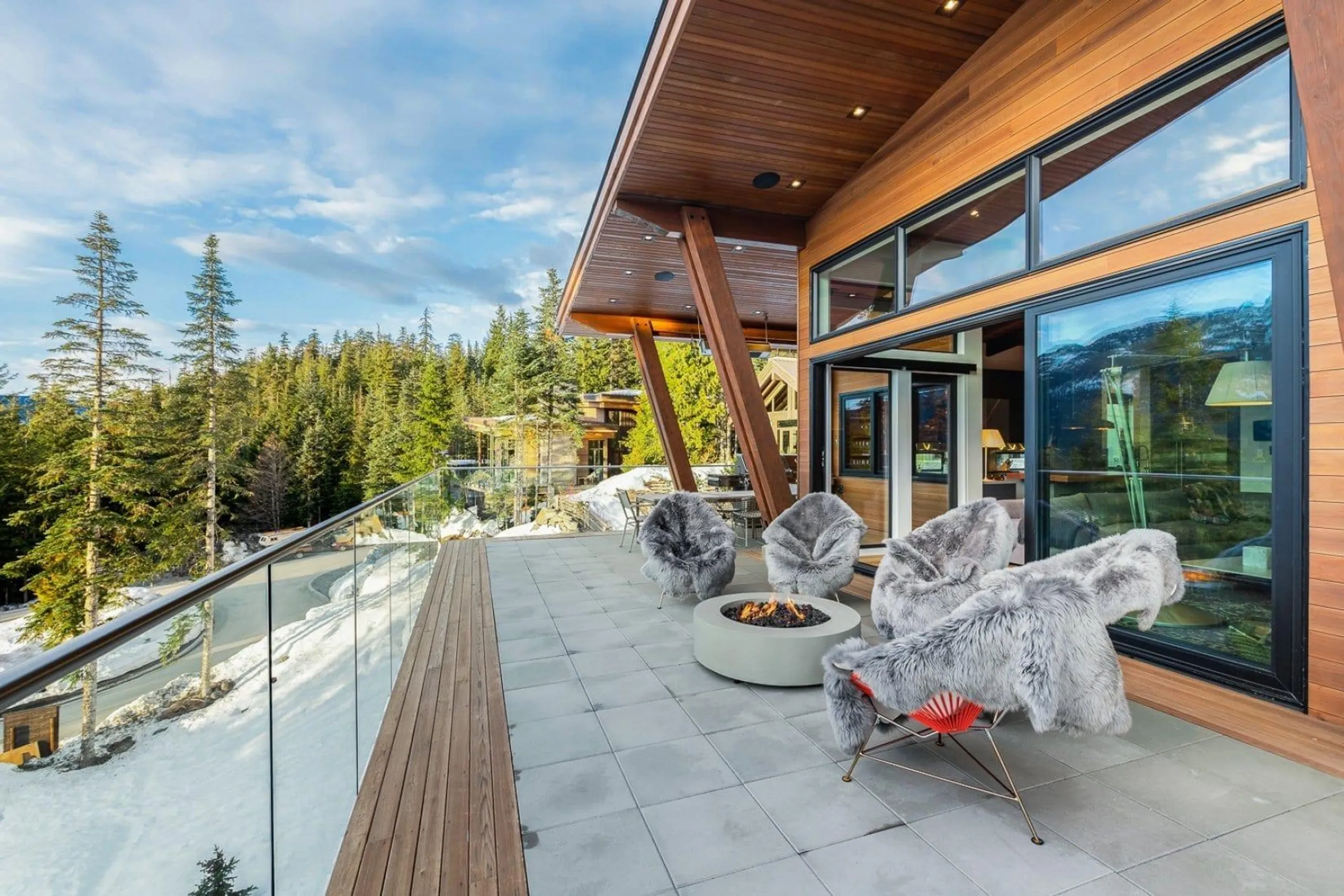 Lavish Haven with Majestic Mountain Views and Deluxe Poolside Retreat VILLAWAY® — photograph 10