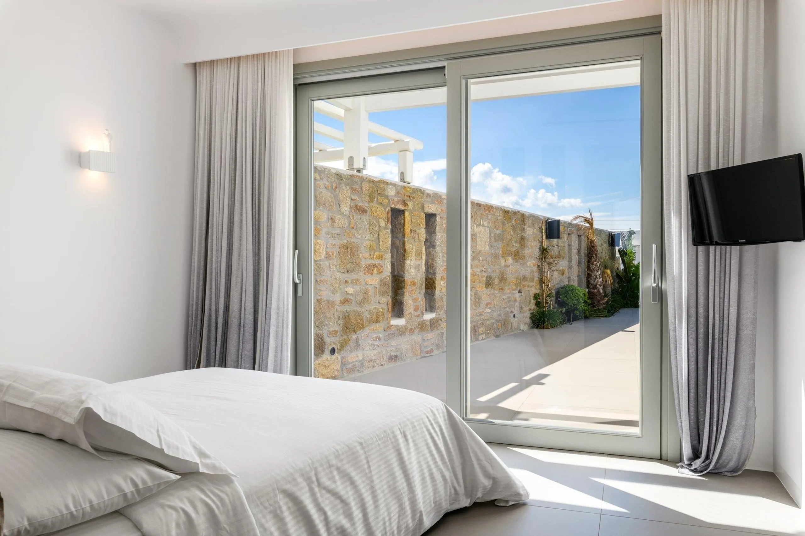 Serene Seaview Villa in Mykonos with Crystalline Pool — photograph 10