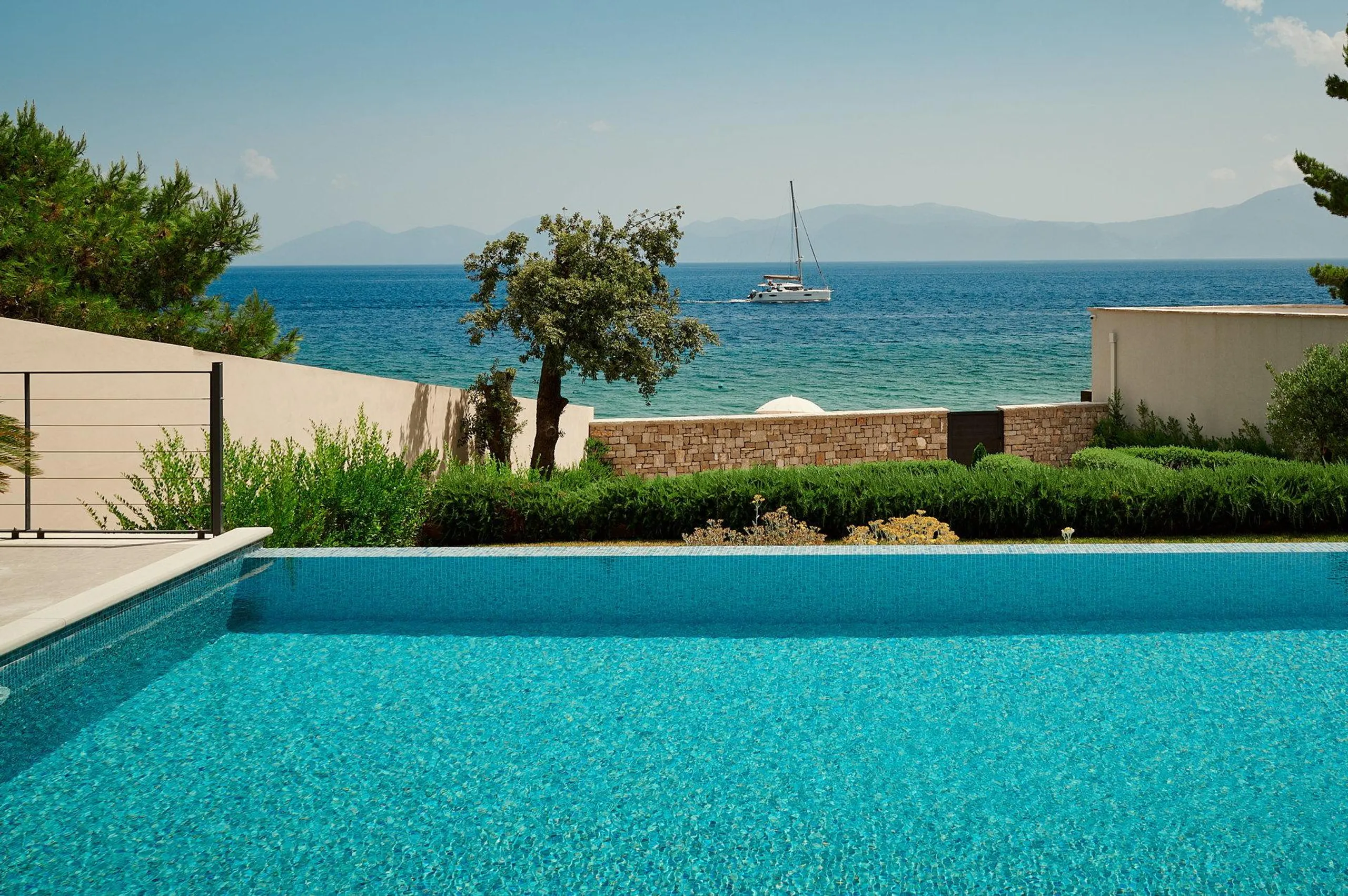 Magnificent Beachfront Haven on Pristine Hvar Island with Heated Infinity Pool and Panaromic Sea Views — photograph 7