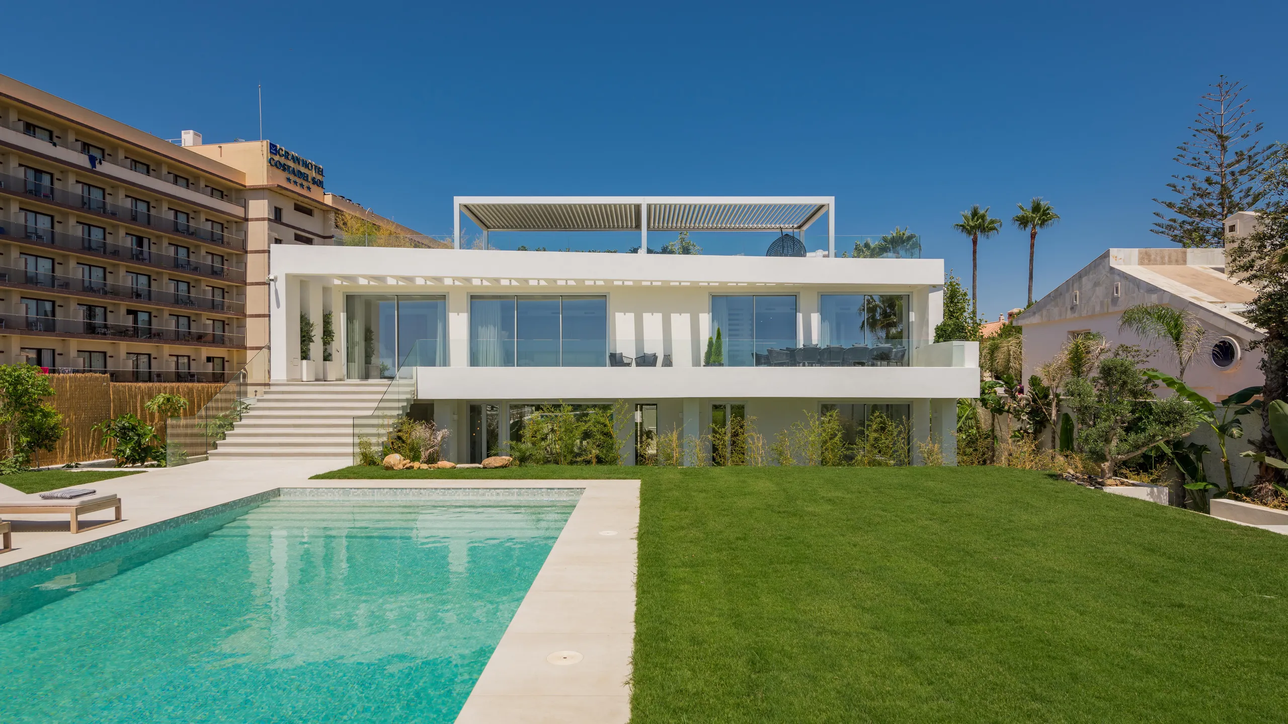 Serenity Beach Villa with Private Pool - A Luxurious Haven by Malaga and Marbella — photograph 4