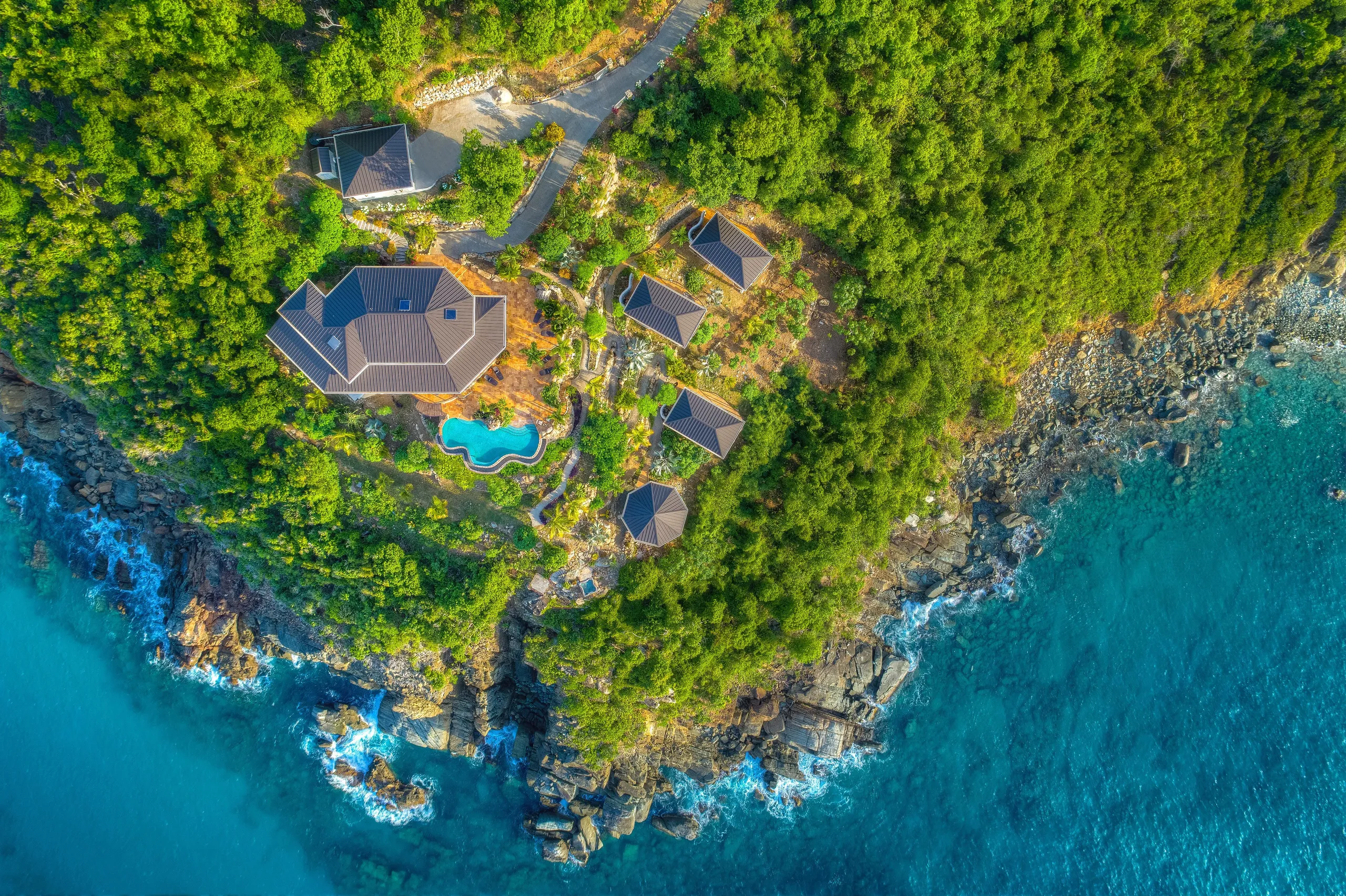 Hillside Tortola Island Villa with Private Pool and Panoramic Ocean Views — photograph 4