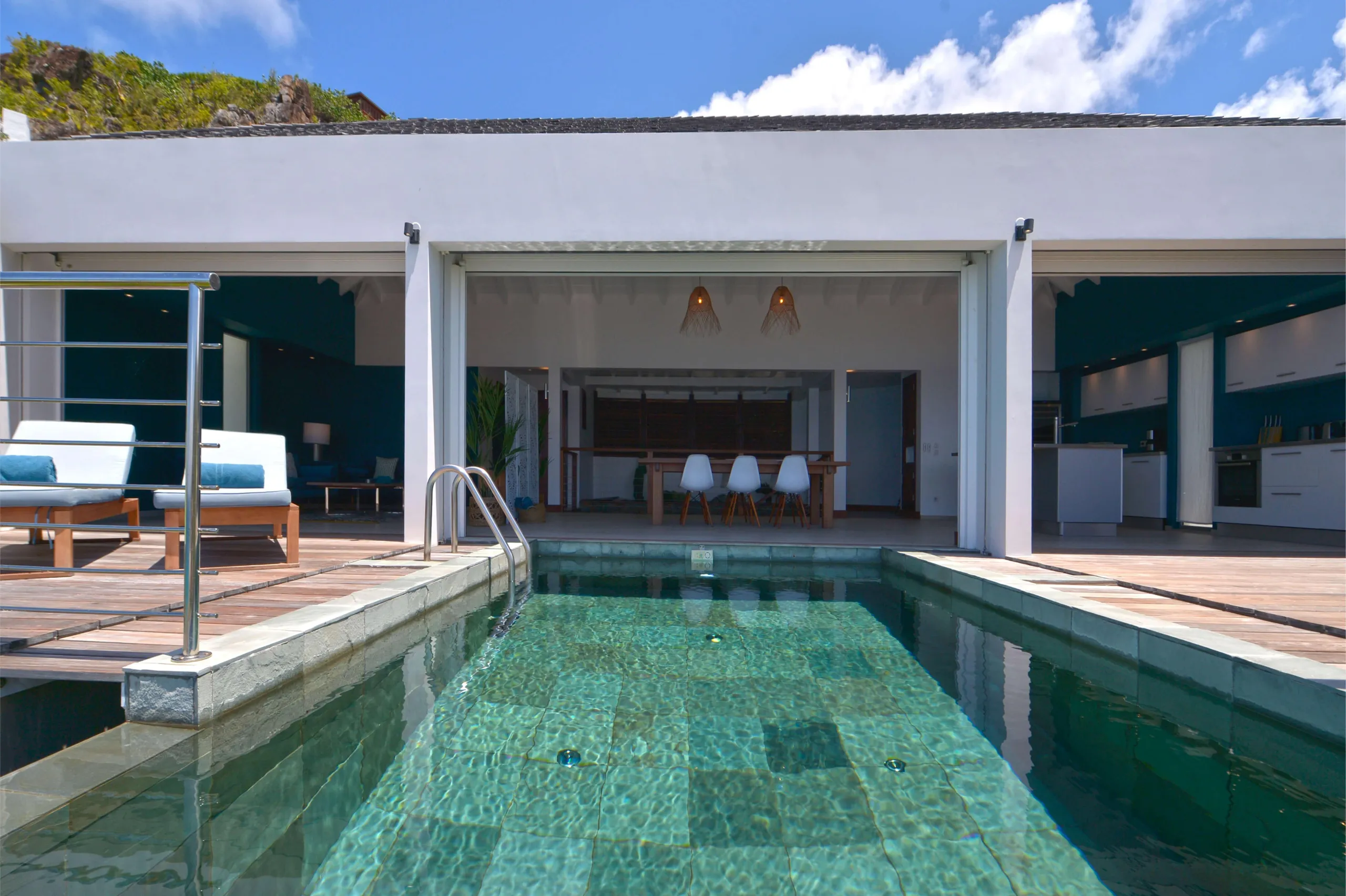 Elegant Contemporary Villa with Infinity Pool and Pristine Views of Flamands Beach — photograph 6