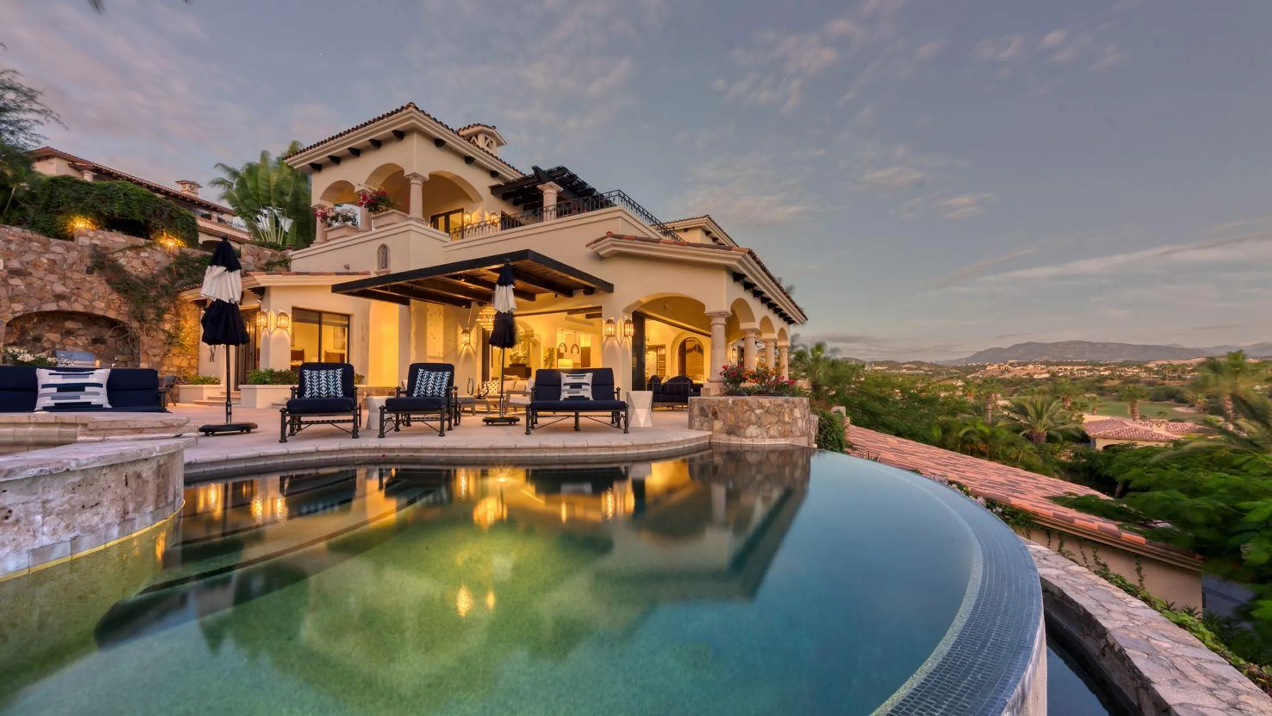 Private Los Cabos Garden Villa with Infinity Pool, Jacuzzi and Ocean Views, Cabo San Lucas