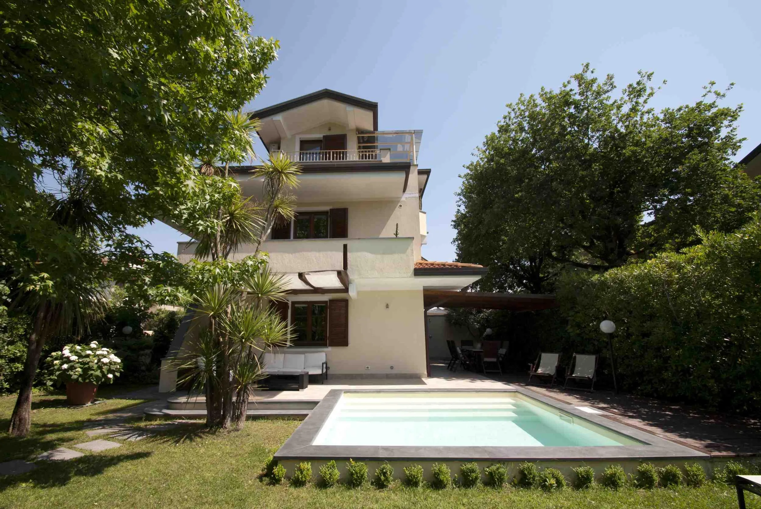 Lovely Garden Villa with Private Pool, Seravezza