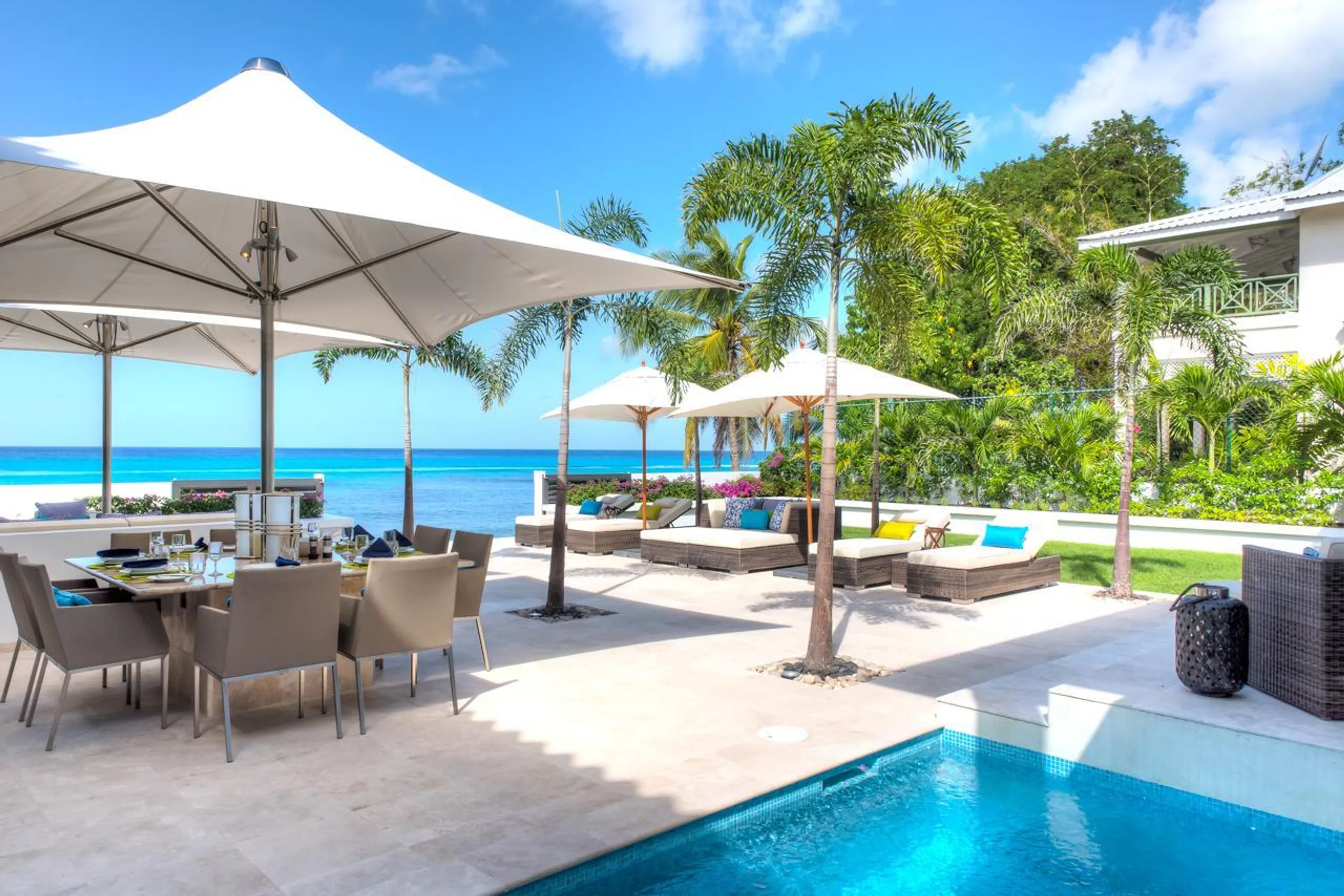 Barbados Beachfront Contemporary Villa with Tropical Ambiance and Stunning Views of the Caribbean Sea — photograph 3