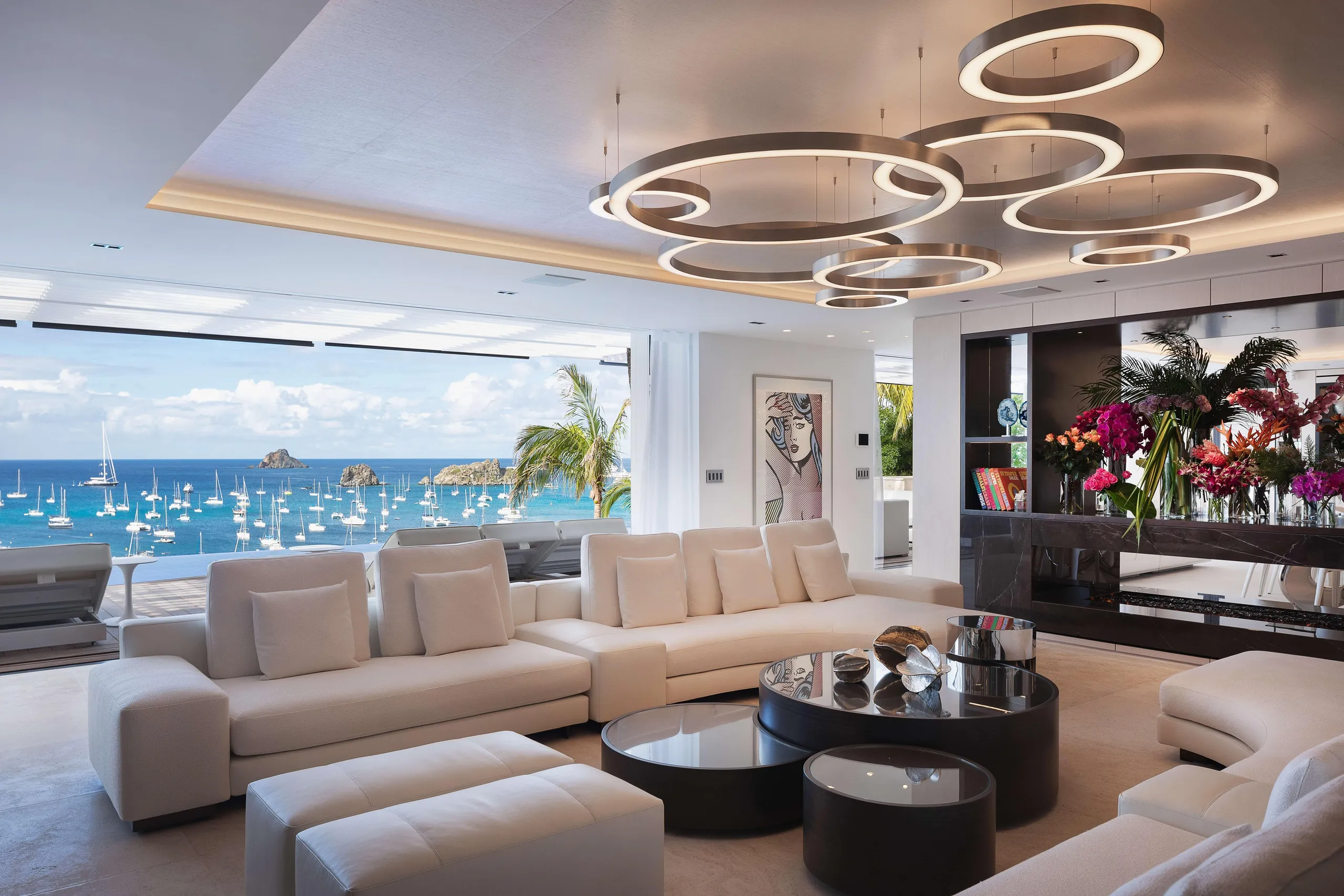 Majestic Ultra Villa with Infinity Pools and Ocean Views — photograph 3