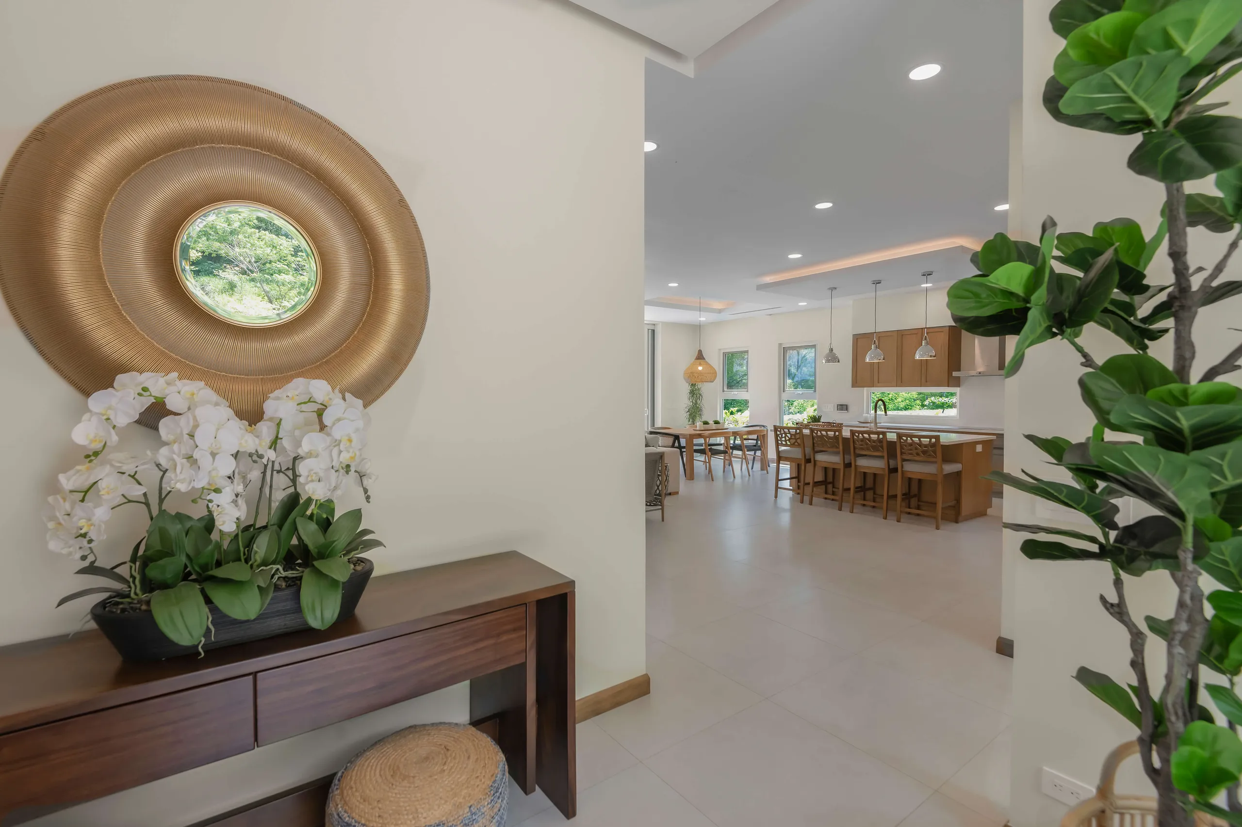 Elegant Costa Rican 4-Bedroom Villa with Private Pool, Tropical Views and Beach Club Access — photograph 10