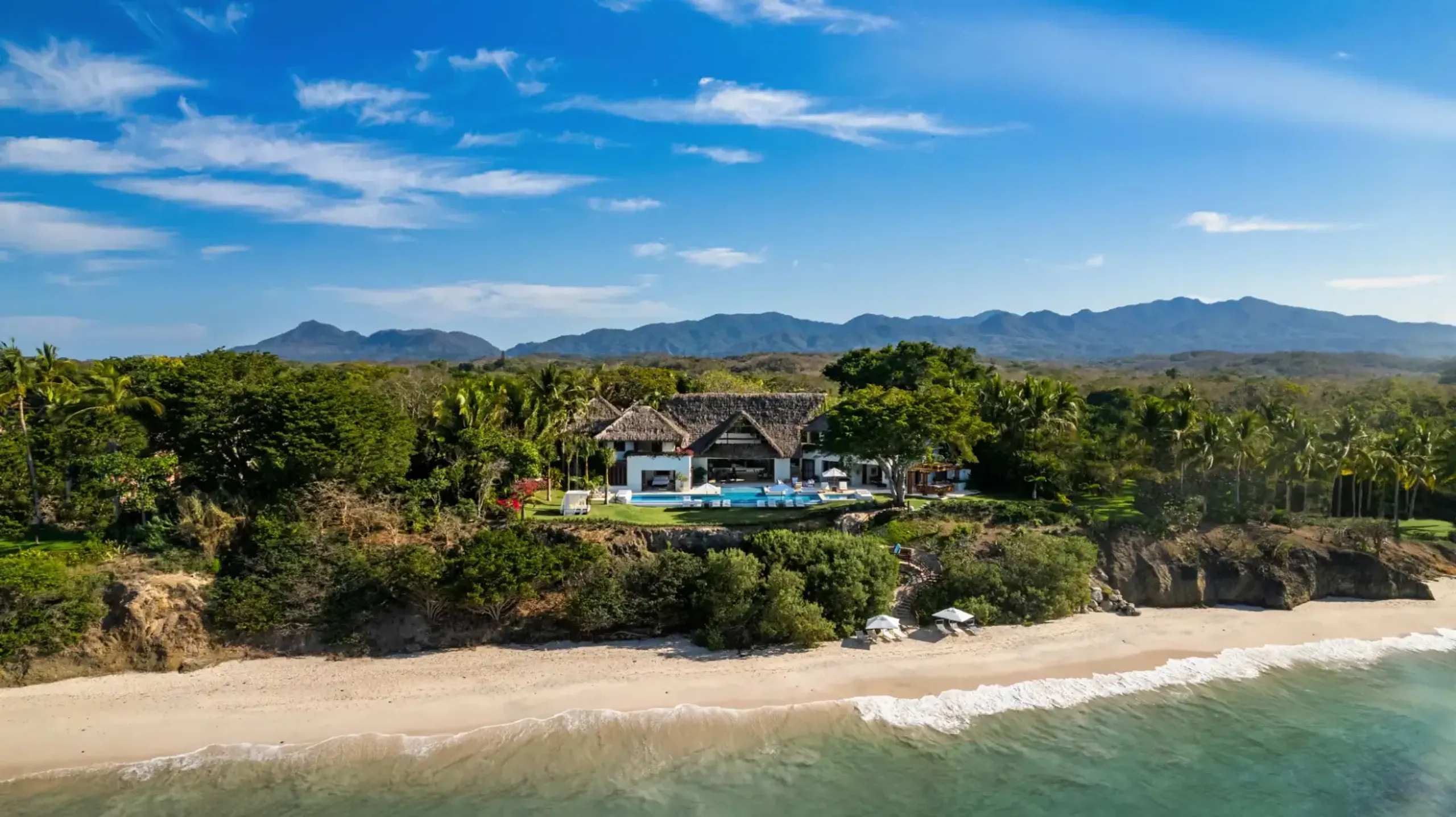 Glamorous Los Ranchos Estate Villa with Infinity Pool, and Beach Access, Ranchos Estates