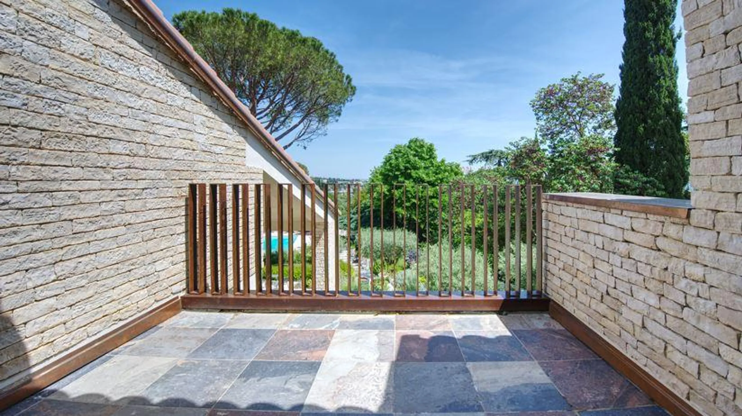 Provencal Bliss Retreat with Private Pool, and Scenic Golf Cart Adventures — photograph 2