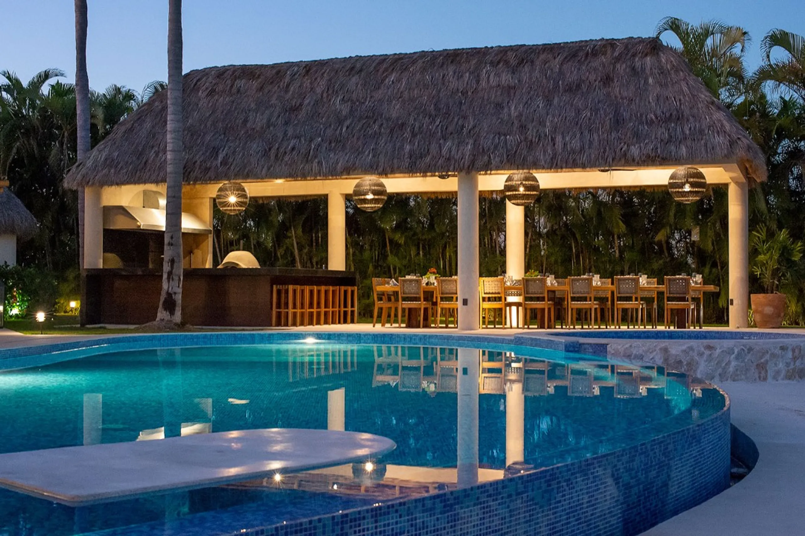 Resplendent La Punta Villa with Infinity Pool & Surf Break Access — photograph 3