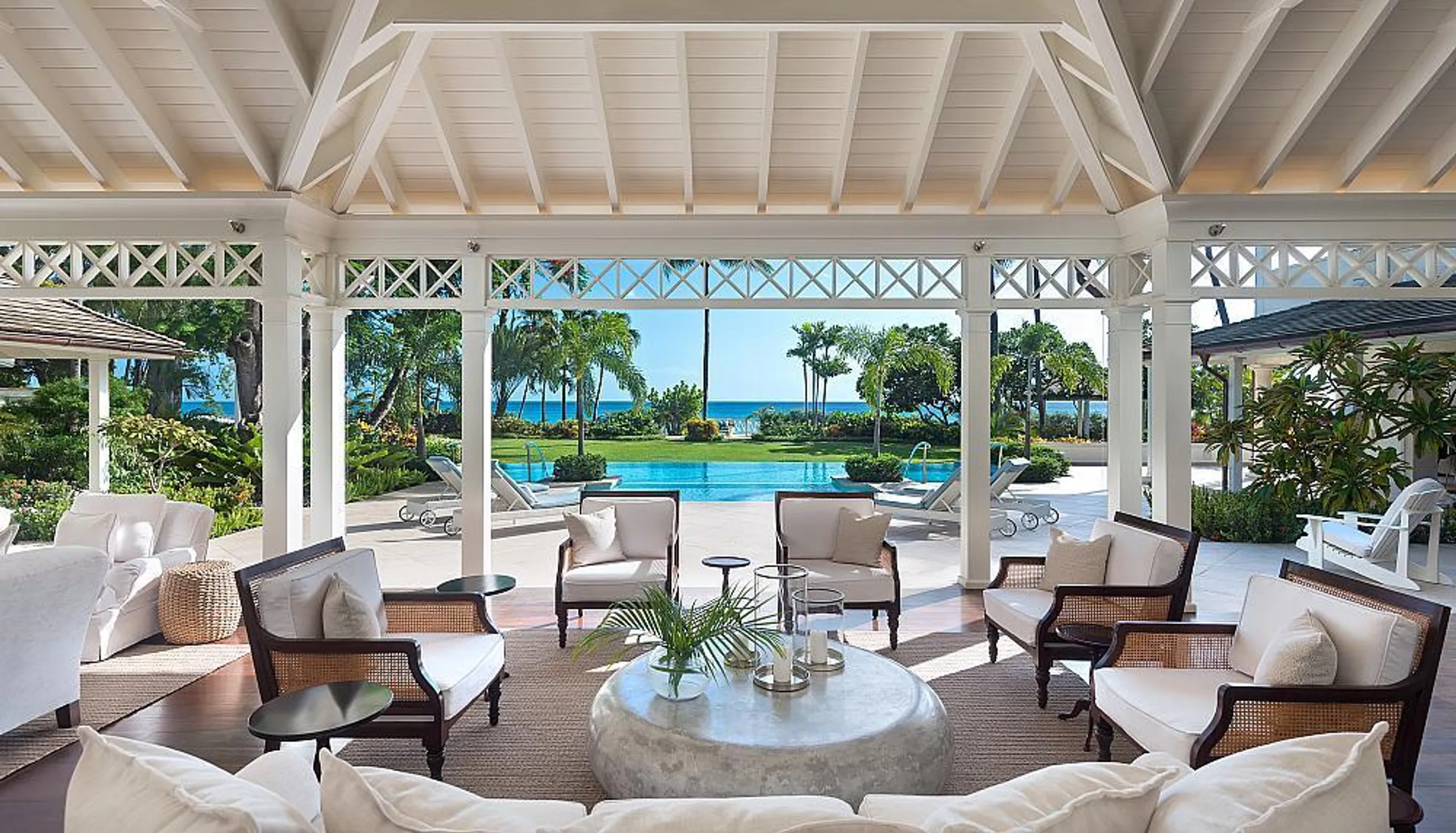 Barbados Impeccably Designed Beachfront Villa with Tropical Gardens and Infinity Pool — photograph 3