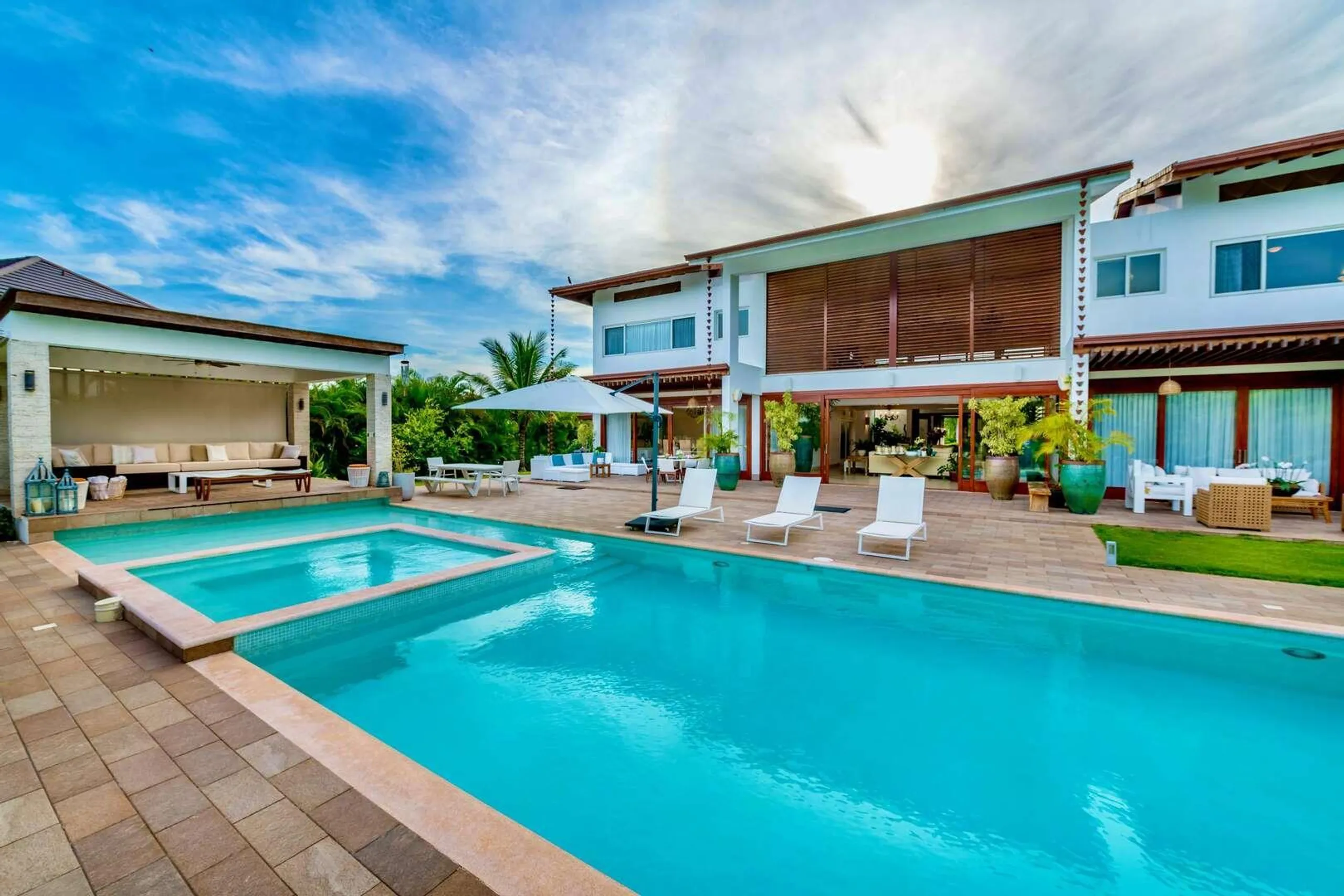 Elegant Serenity Villa with Private Pool Access to Beach, Tennis Club, and Golf Courses, Casa de Campo