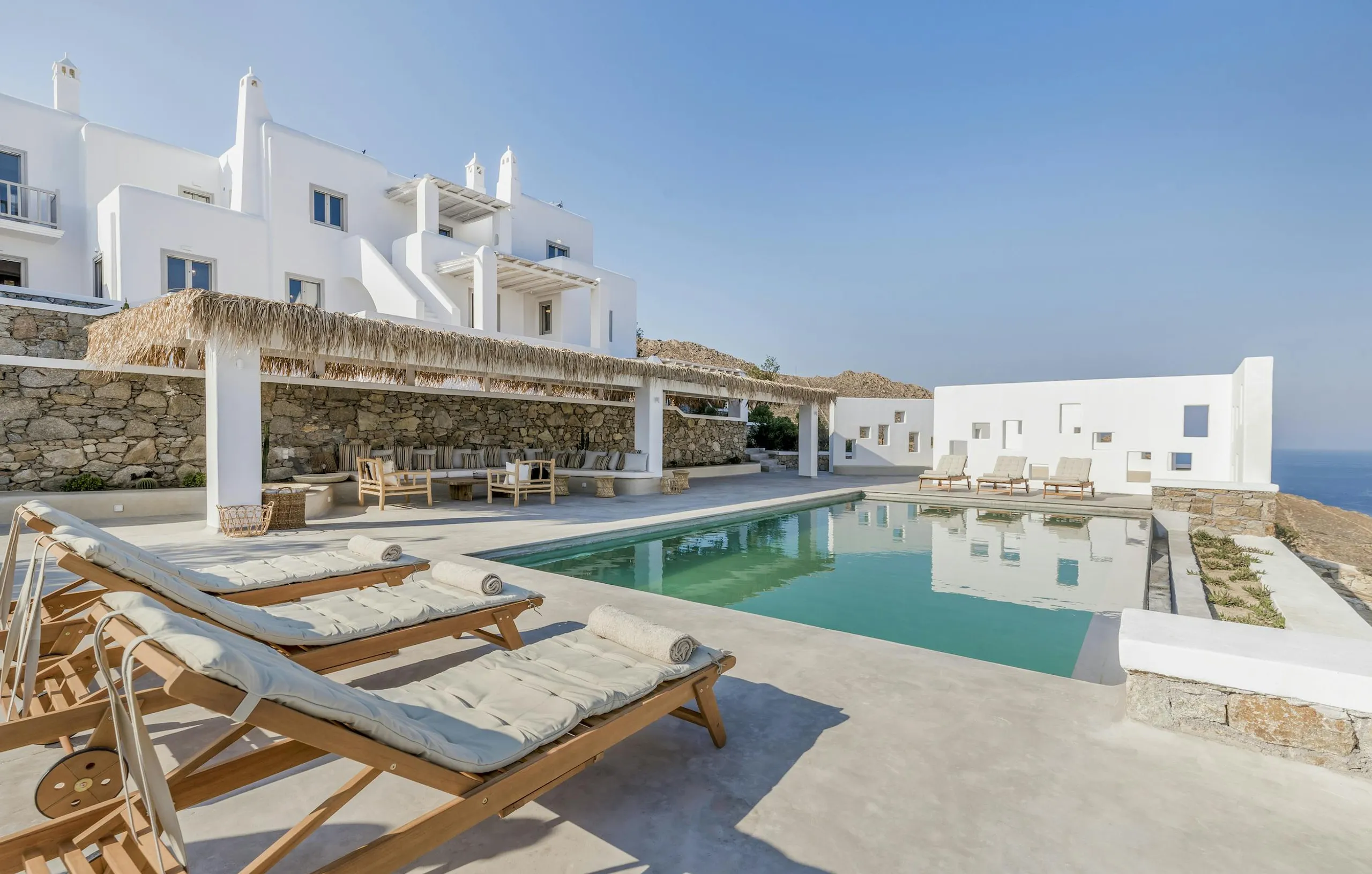 Serene Seaside Contemporary Villa with Infinity Pool and Walks to Beach — photograph 7