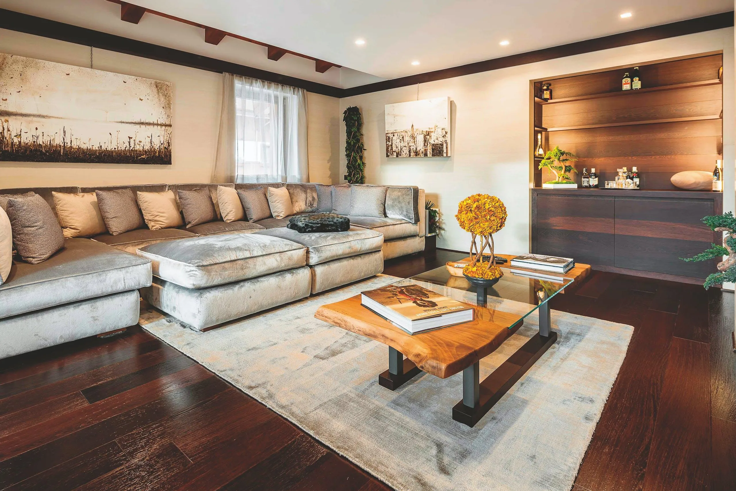 Charming Luxury Chalet with Home Theater and Spa — photograph 4