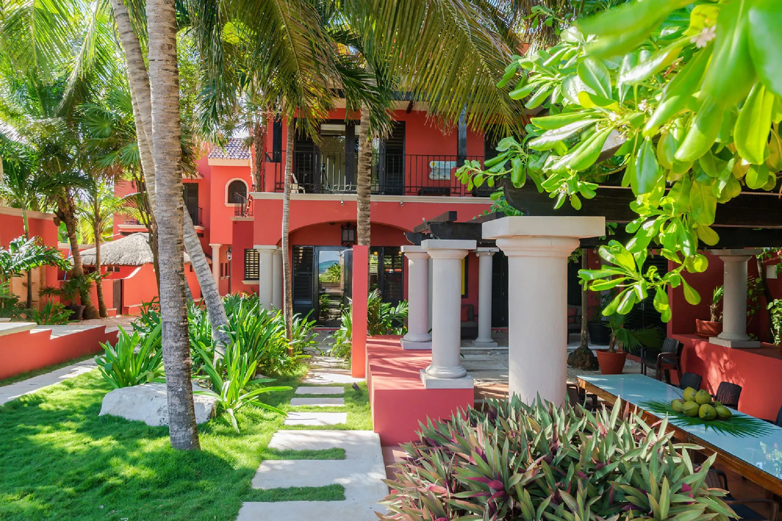 Exquisite Lush Tropical Soliman Bay Oceanfront Estate with Private Beach and Grand Pool — photograph 8