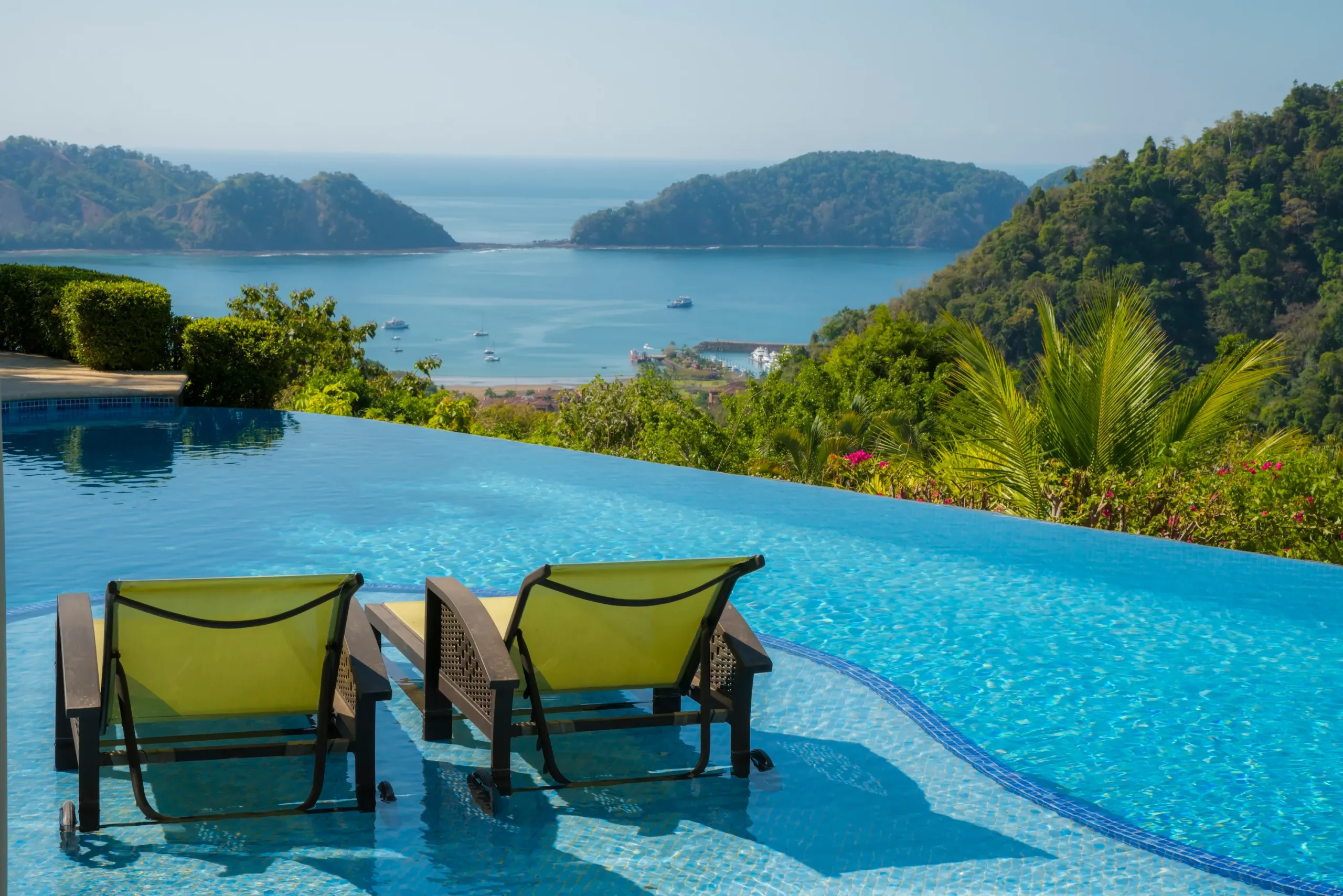 Luminous Five Bedroom Villa with Private Pool, and Ocean Views, Los Suenos