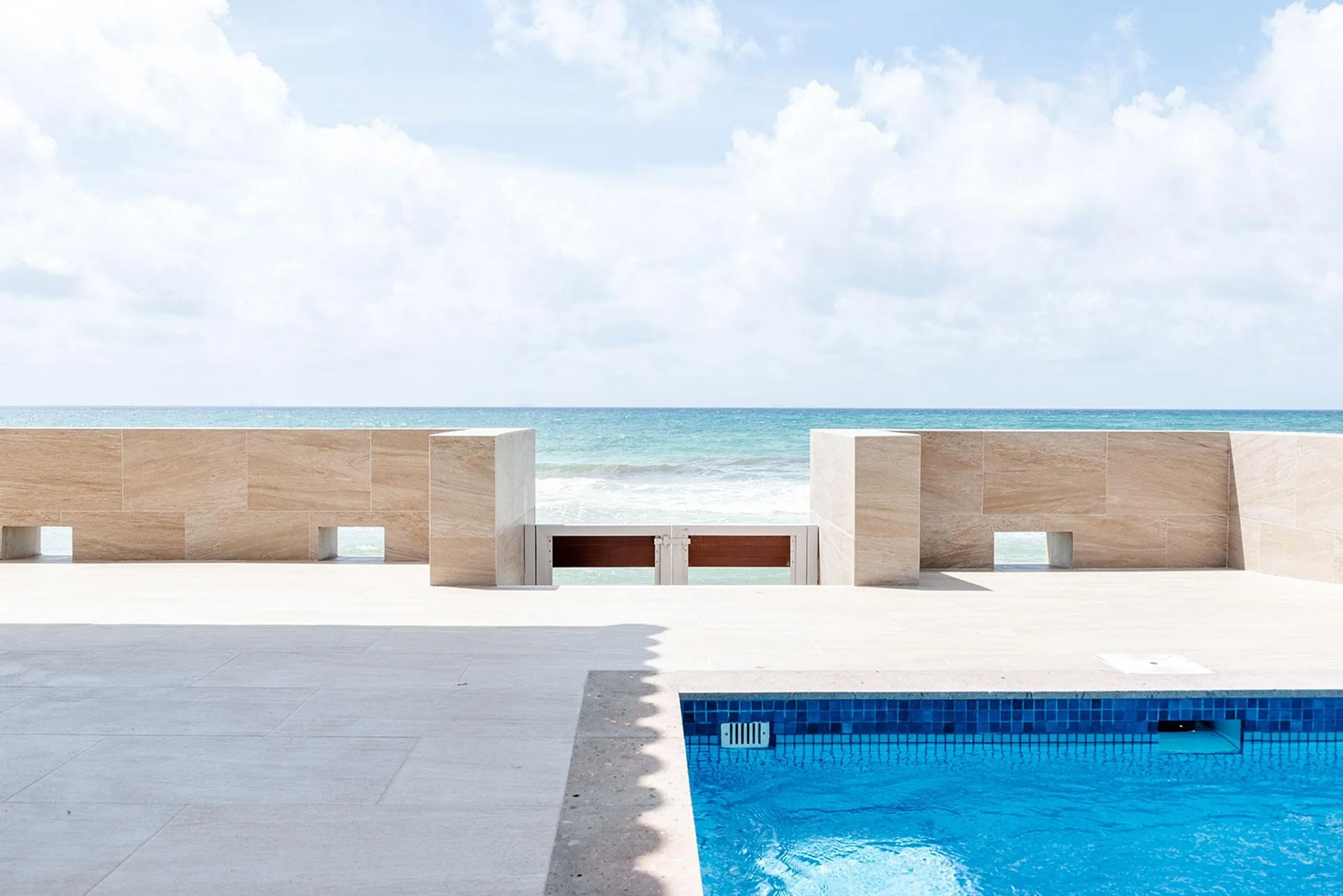 Paraiso Beachfront Modern Luxury Estate with Pool — photograph 4
