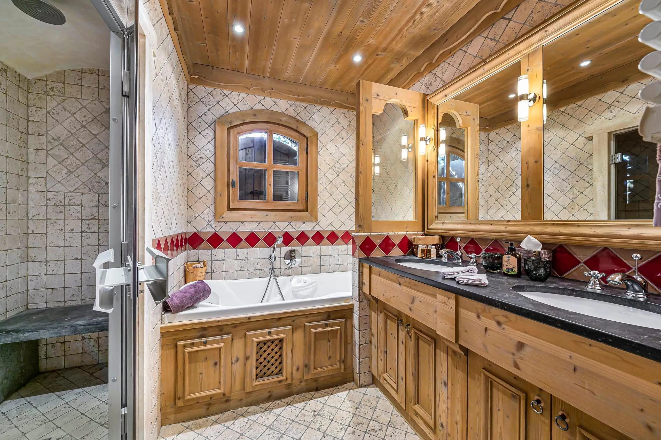 Deluxe Spacious Villa with Indoor Pool and Open Fireplace — photograph 12