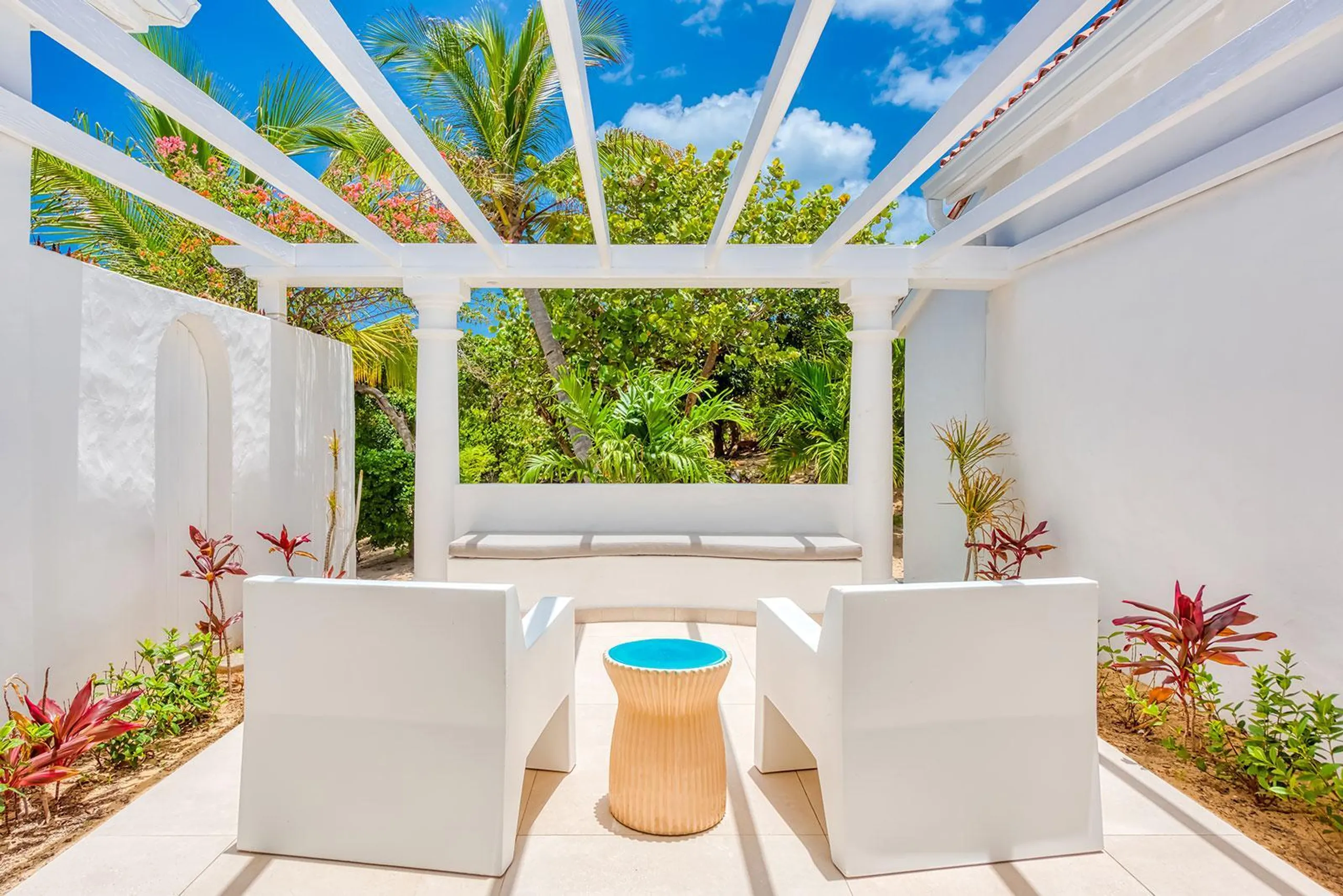 Baie Rouges Fine Beach Front Estate with Infinity Pool and Endless Ocean VIews — photograph 12